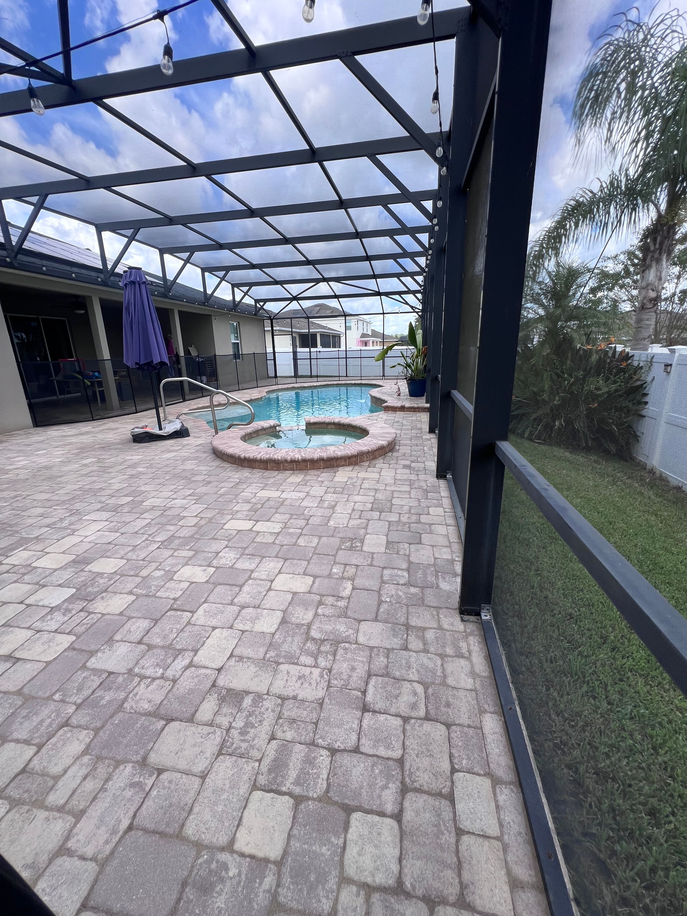 Oliveira Power Wash LLC's image
