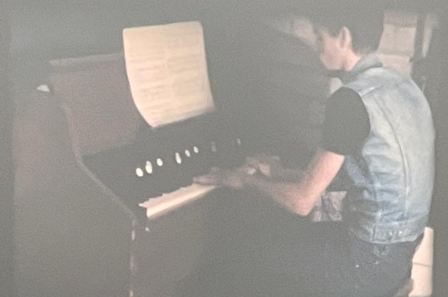 first notes at the harmonium