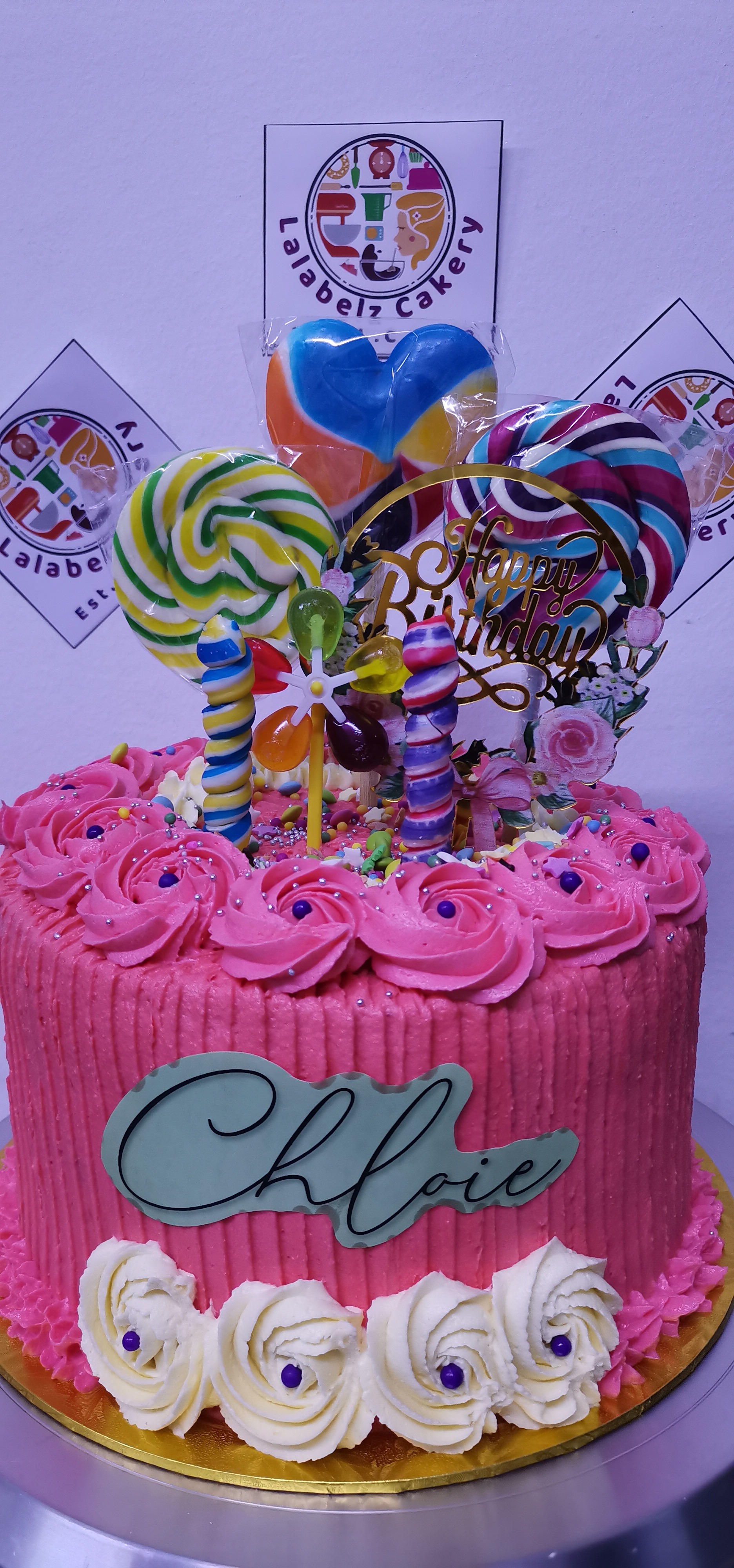 Lachloe Cake (KD 15.000)