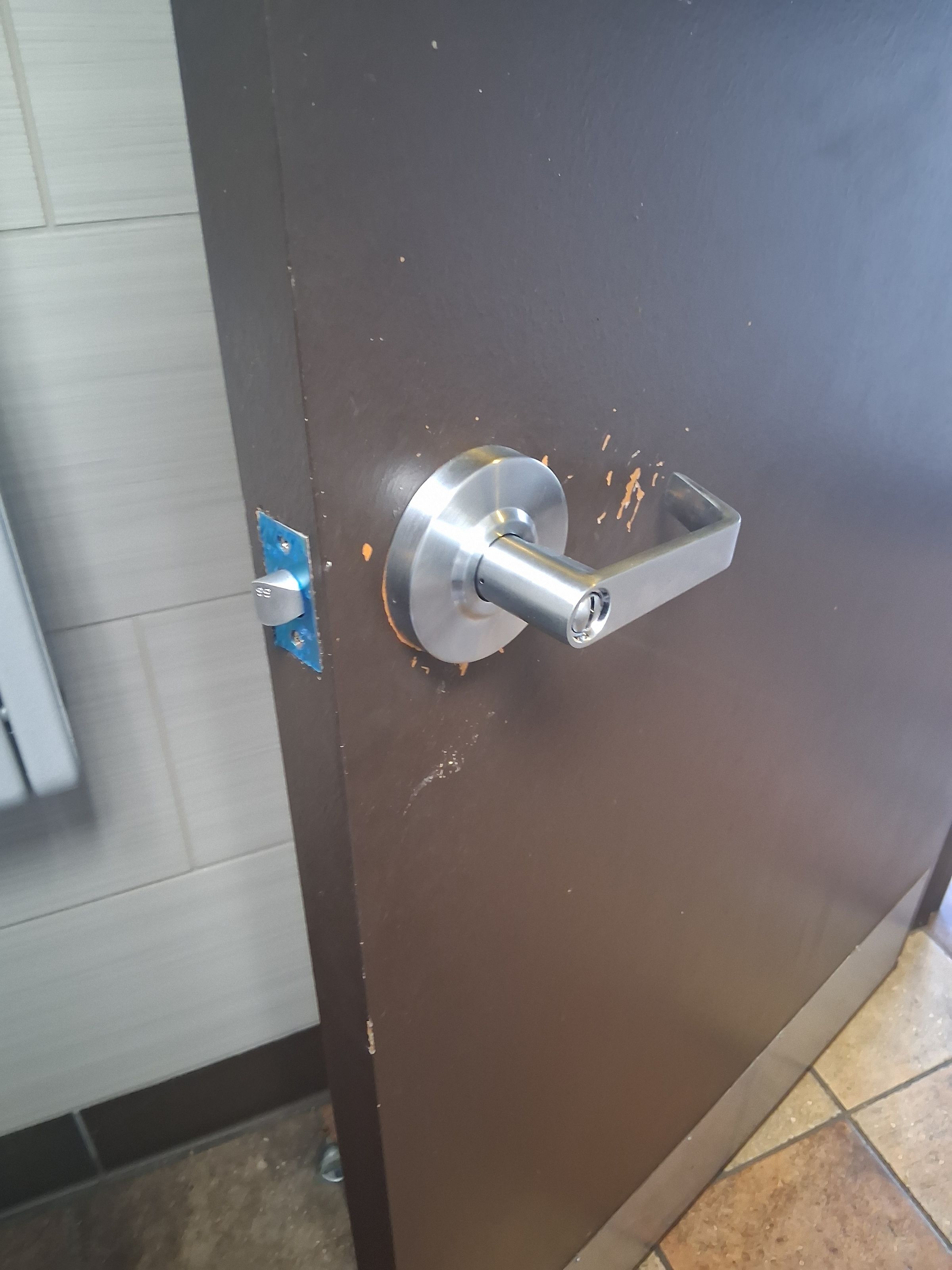 E Z locks & entry's image