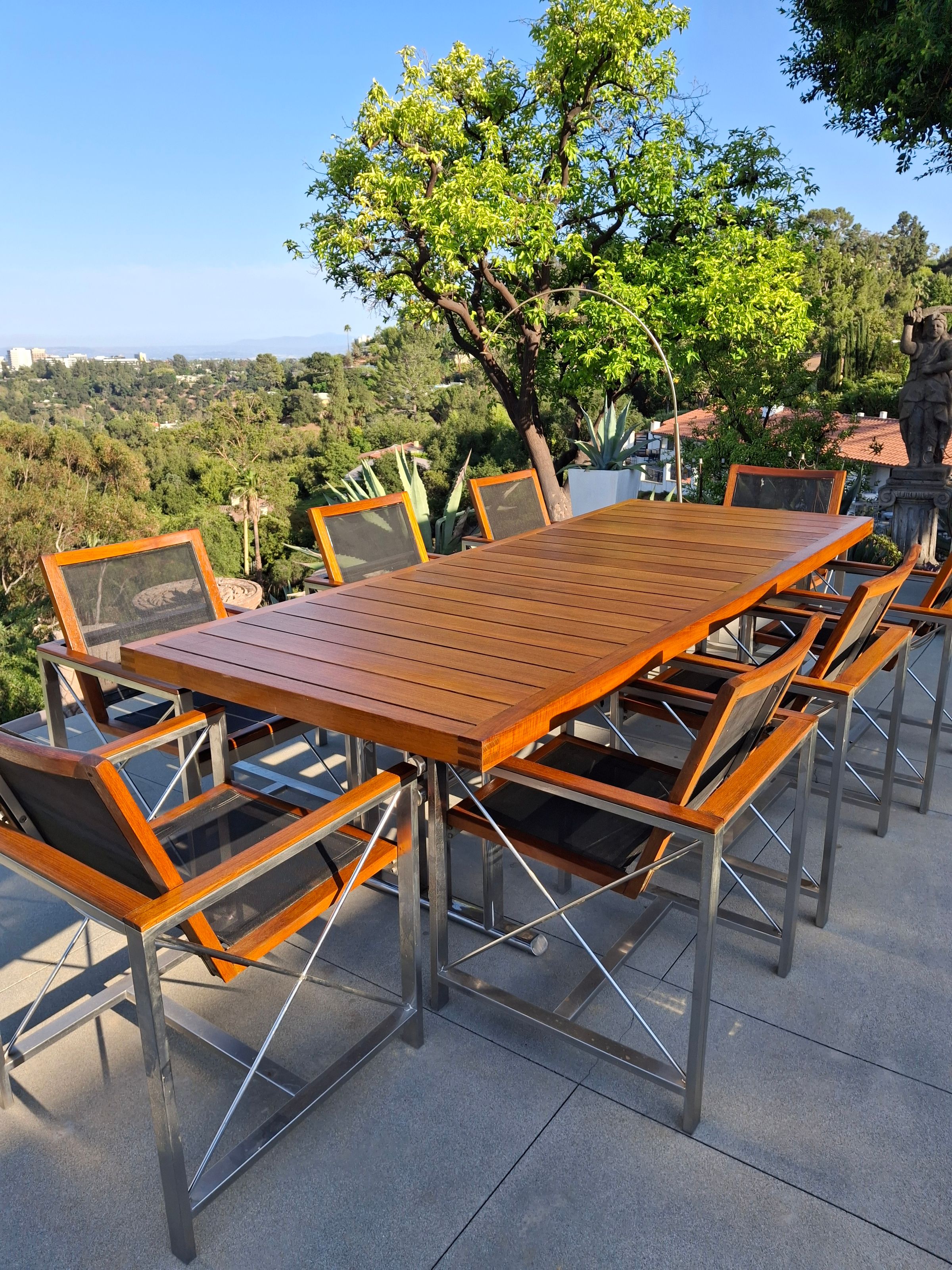 Wooden table and chairs – professional exterior refinishing project