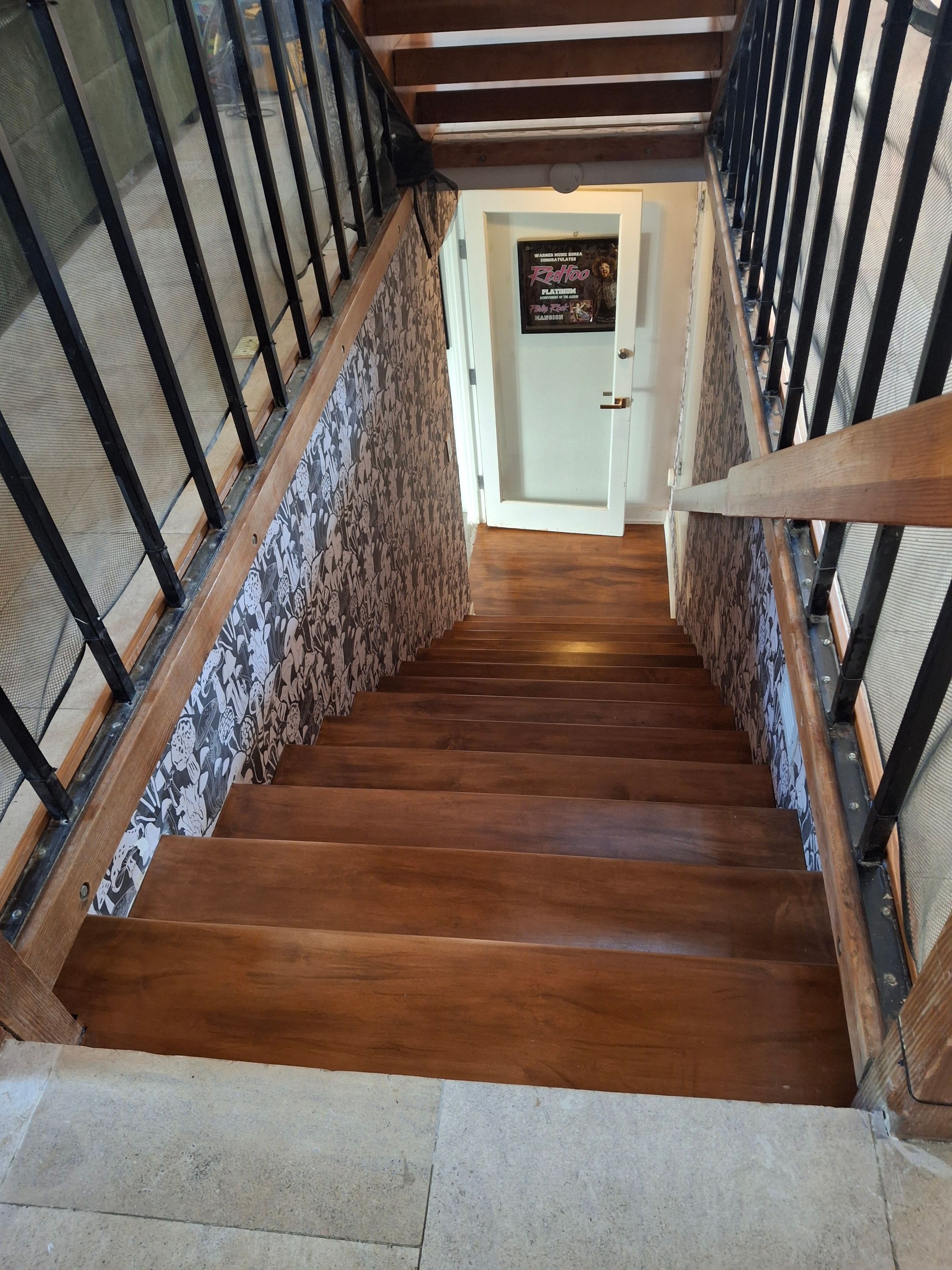 Finished wood staircase – elegant design and professional craftsmanship