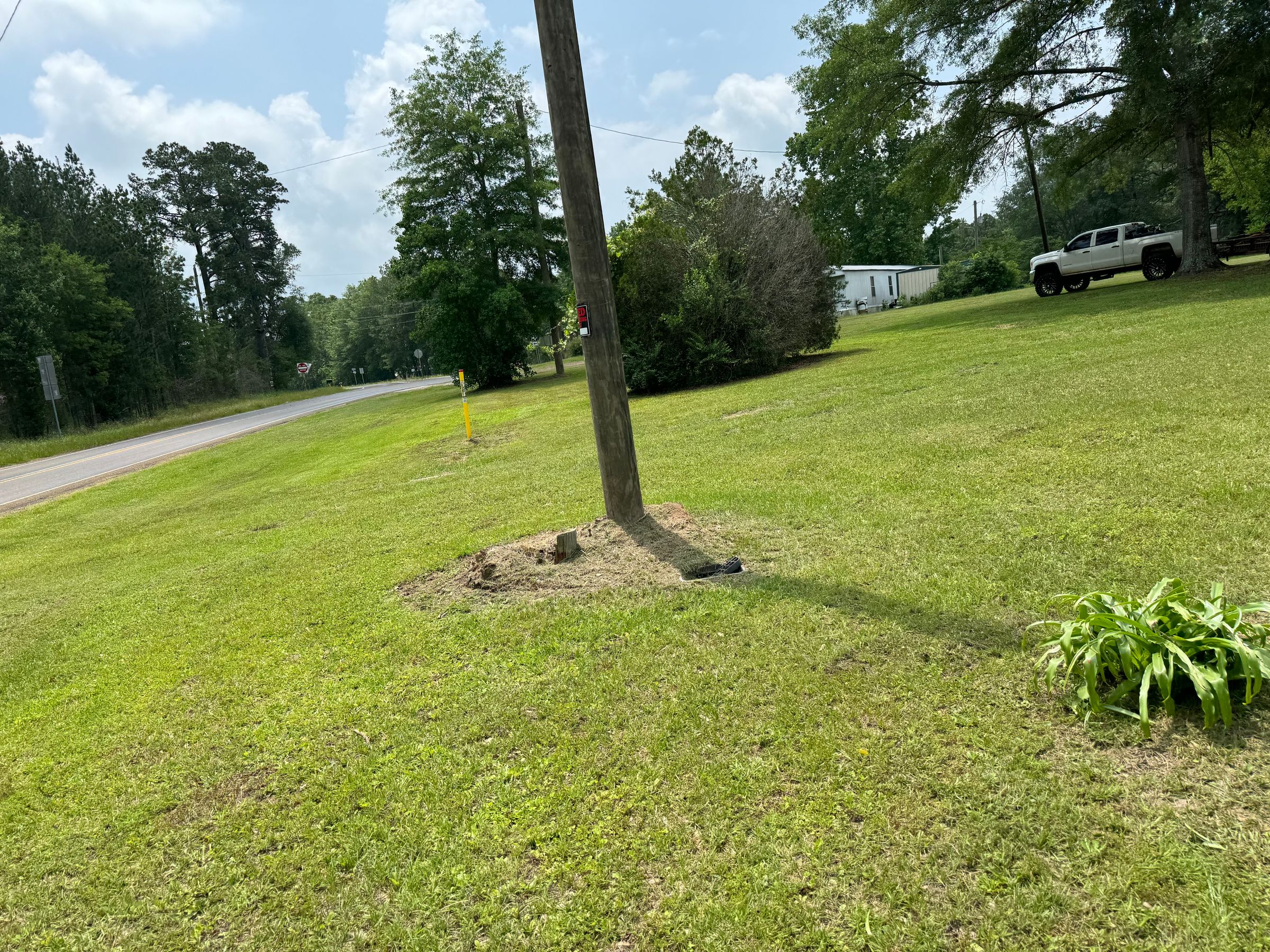 E&M Lawn Services LLC's image