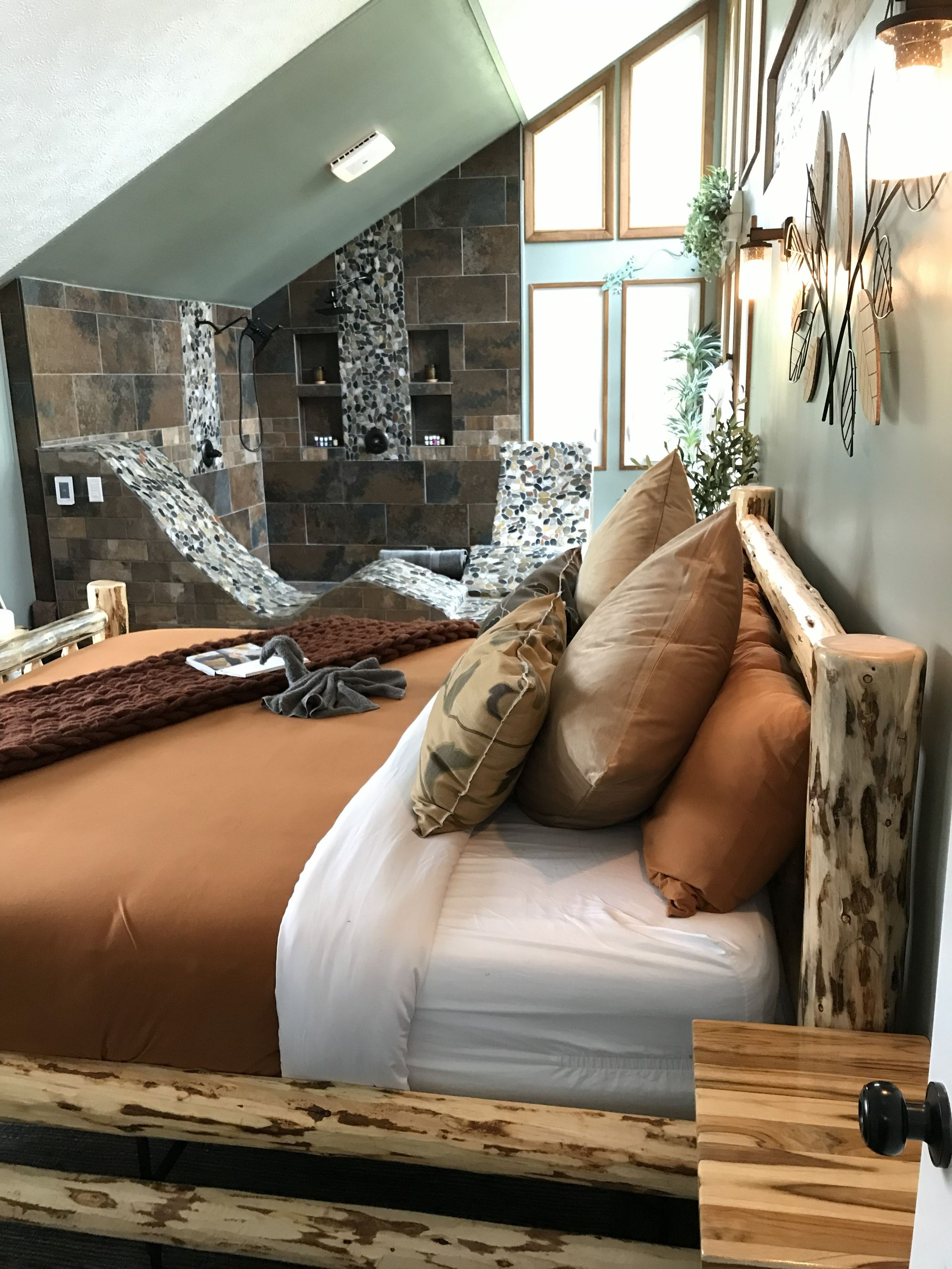 The Blue Canoe Lakehouse's image