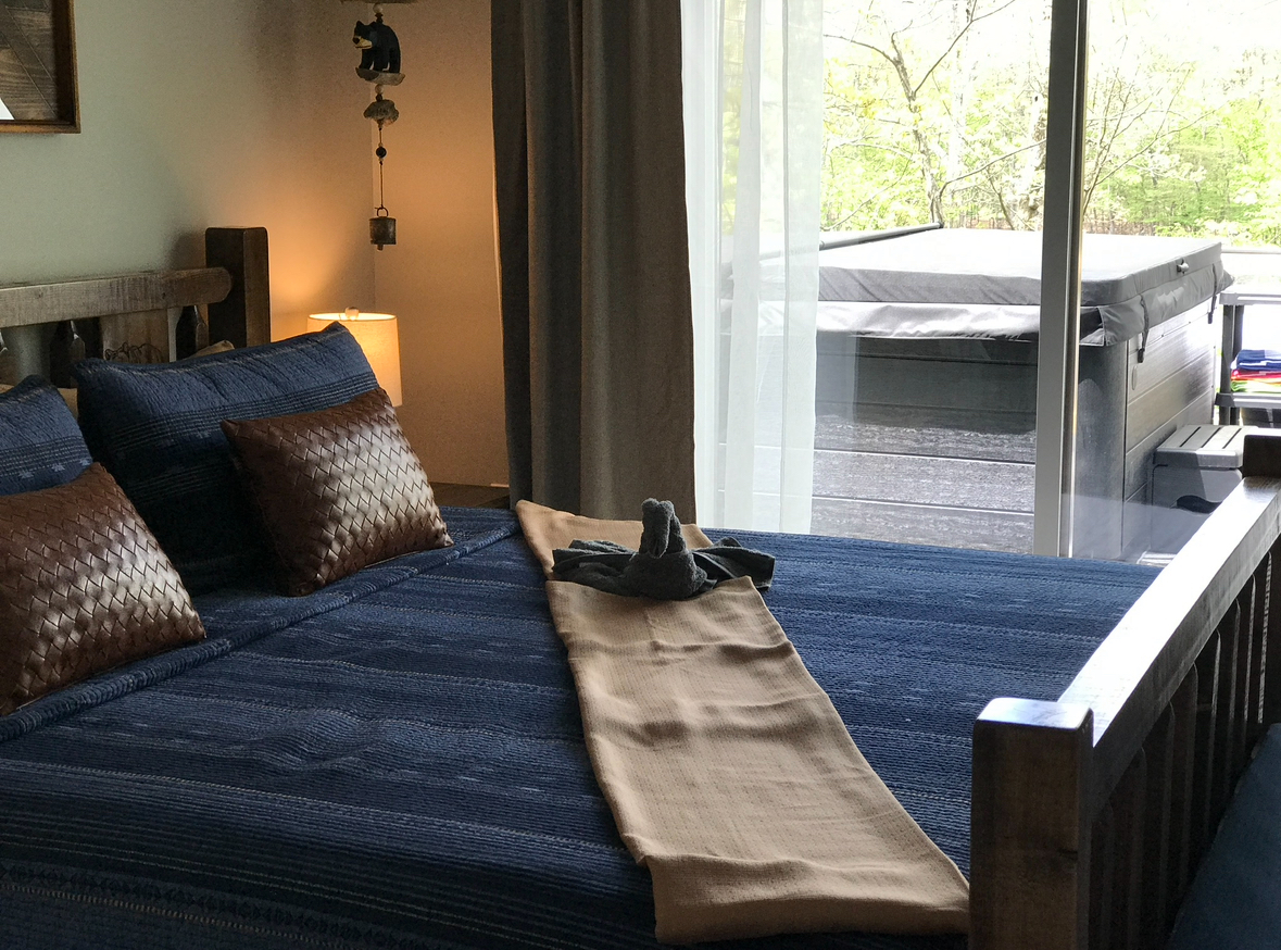 The Blue Canoe Lakehouse's image