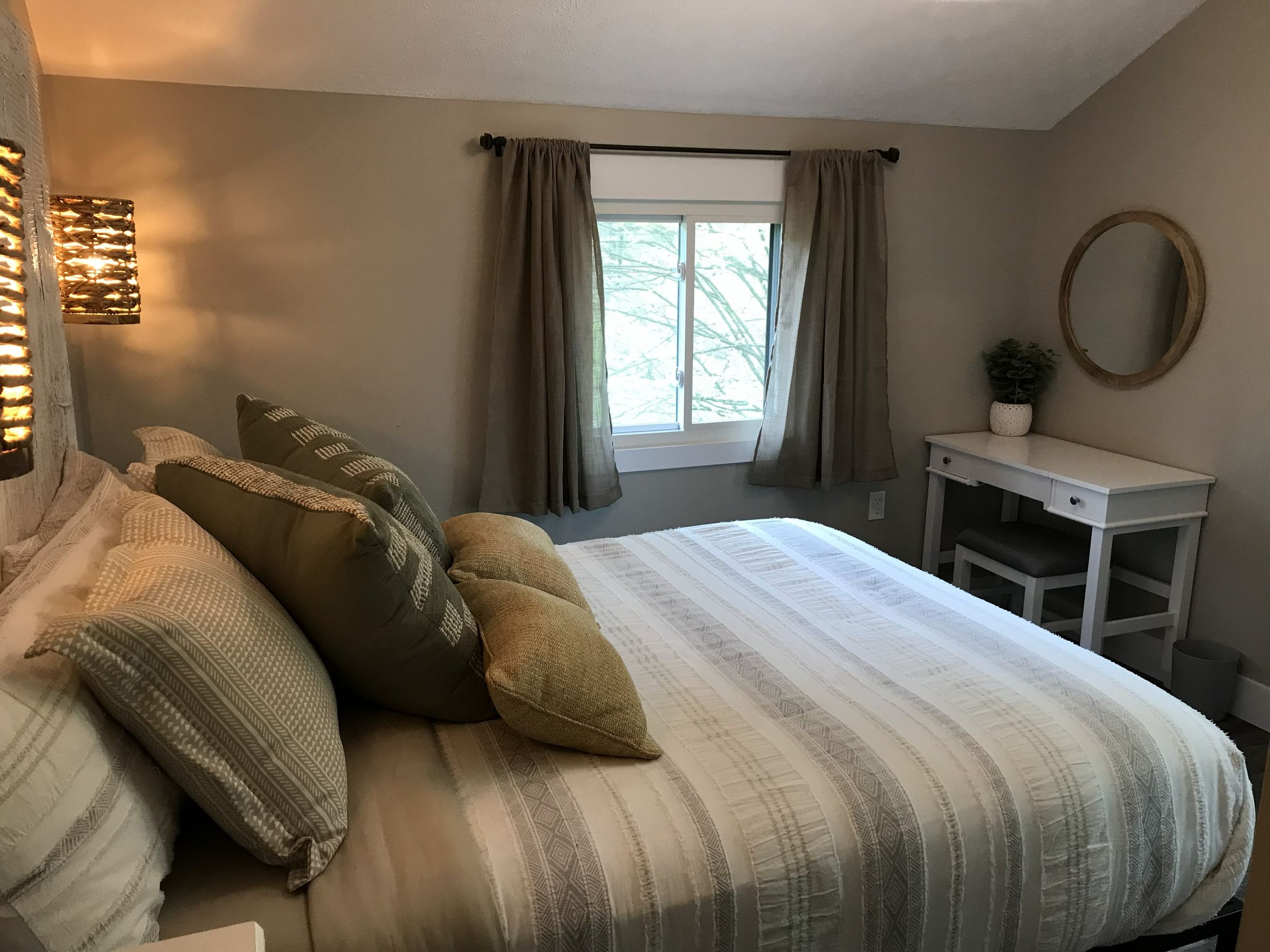 The Blue Canoe Lakehouse's image