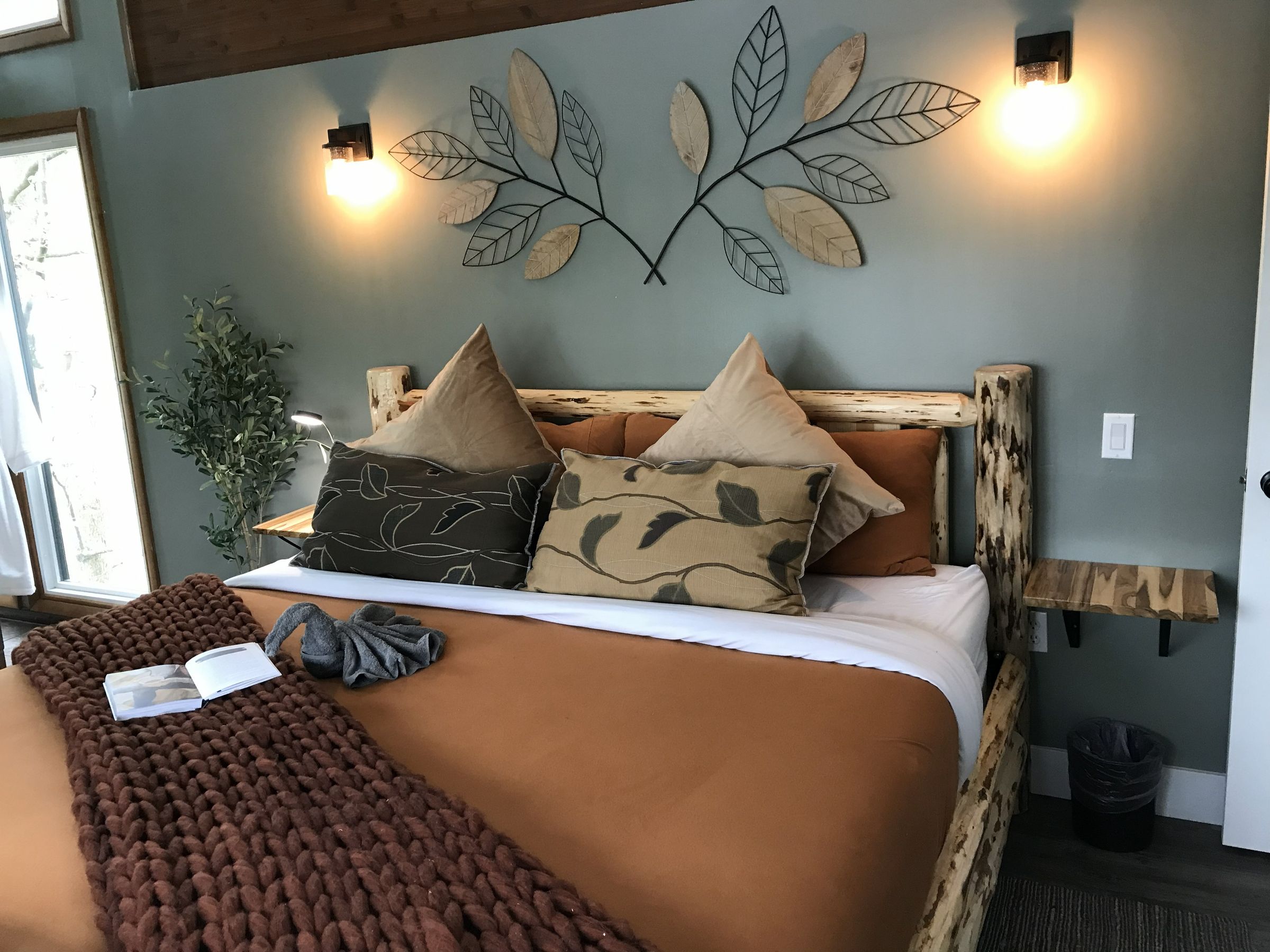 The Blue Canoe Lakehouse's image