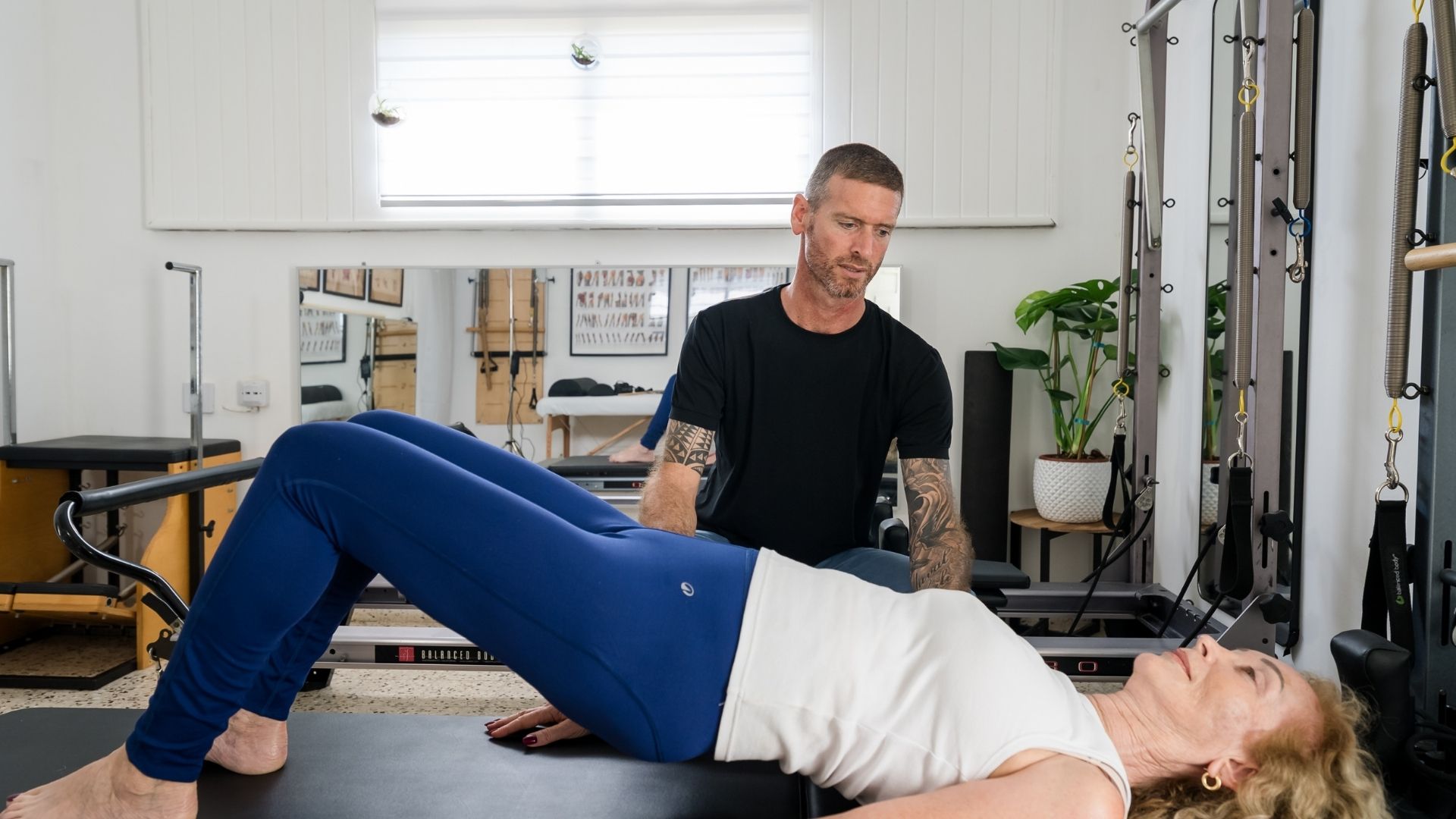 שיקום לאחר החלפת מפרק גיל שלישי פילאטיס שיקומי