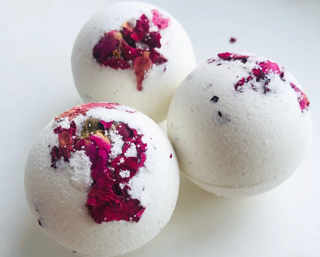 Sweet vanilla bath bombs