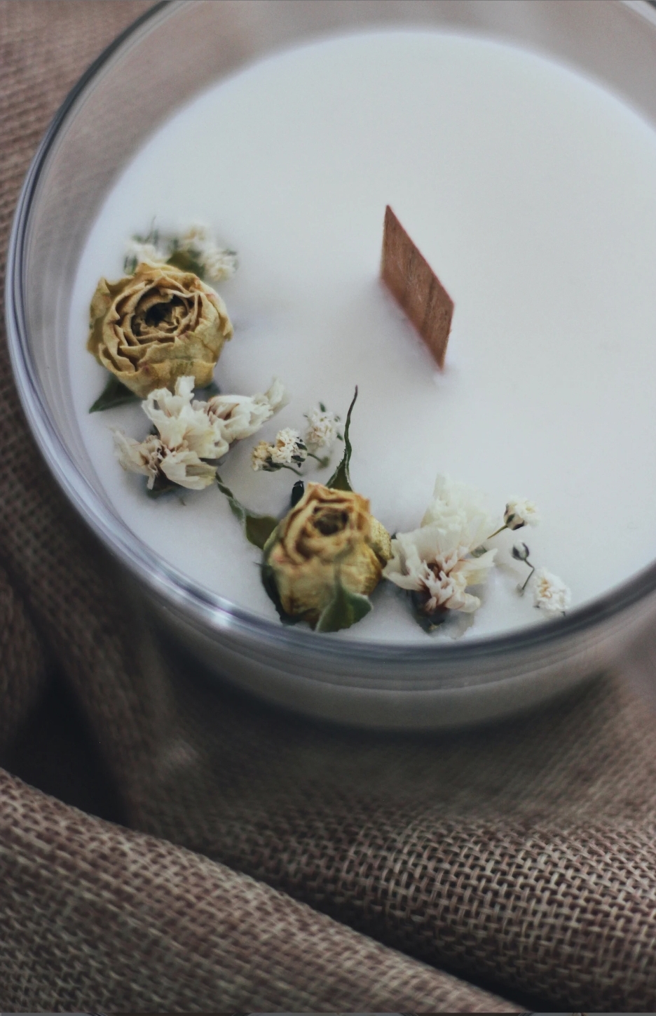 Soy candles with dried flowers