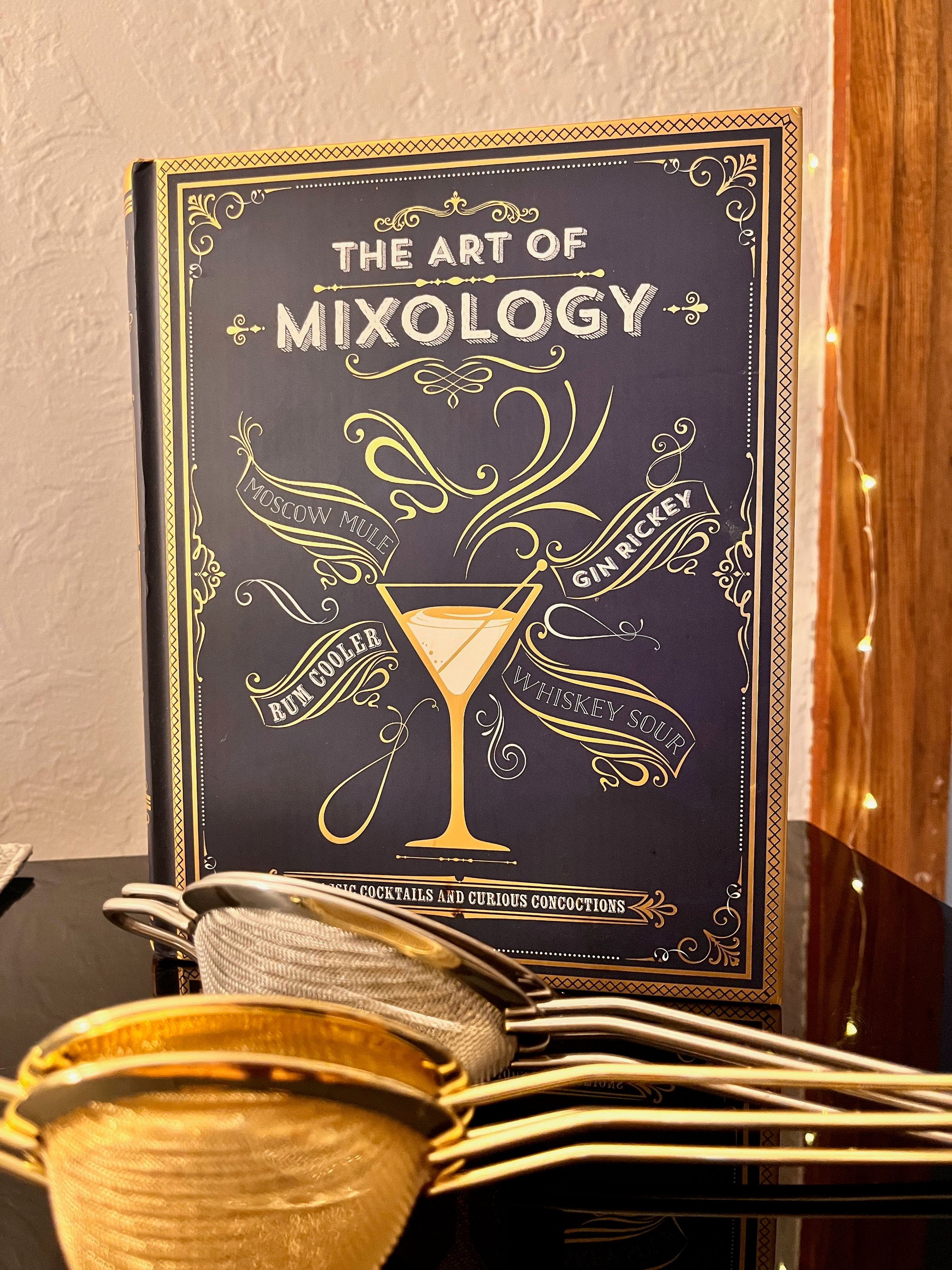 Private cocktail lessons offered by an experienced mixologist in Montreal - Le Free Spirite