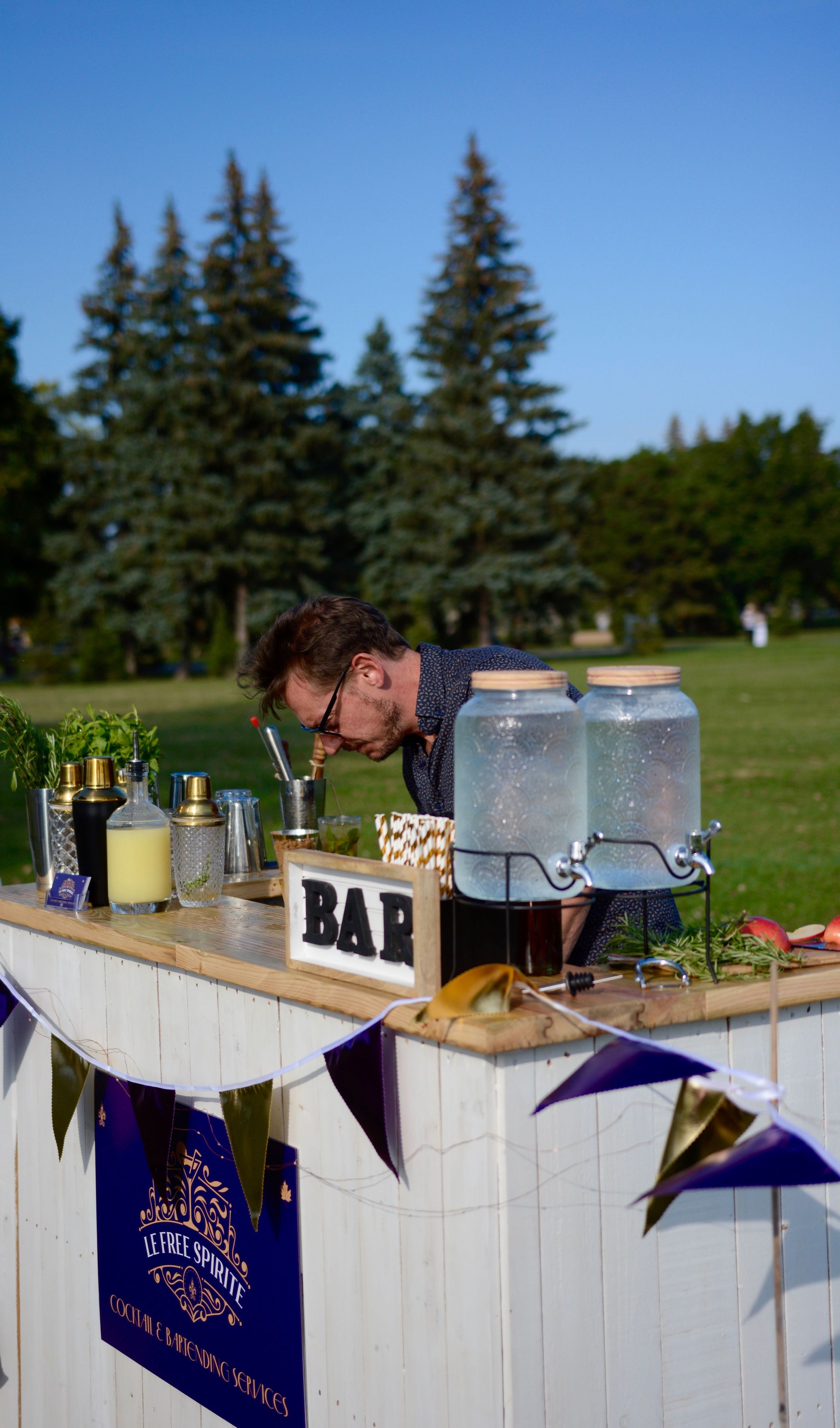 Bar mobile élégant pour événements privés et mariages à Montréal – Le Free Spirite, service de bar mobile