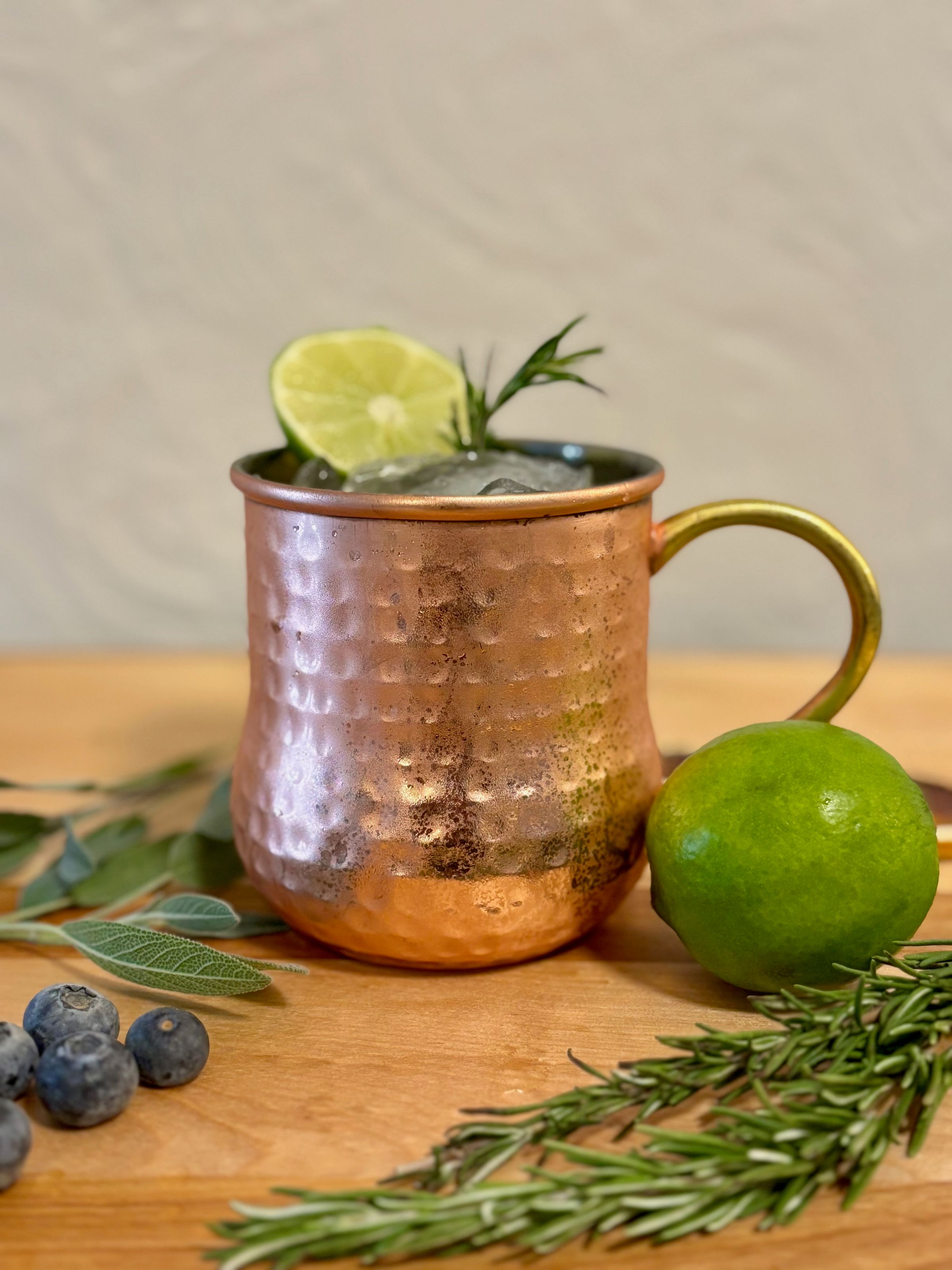 cocktail classique Moscow mule préparé avec soin par mixologue expérimenté à Montréal – Le Free Spirite, service de bar mobile