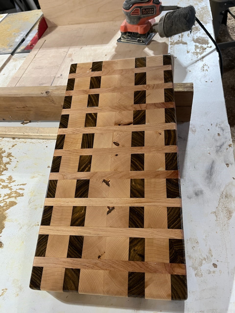 End grain and long grain combo cutting board