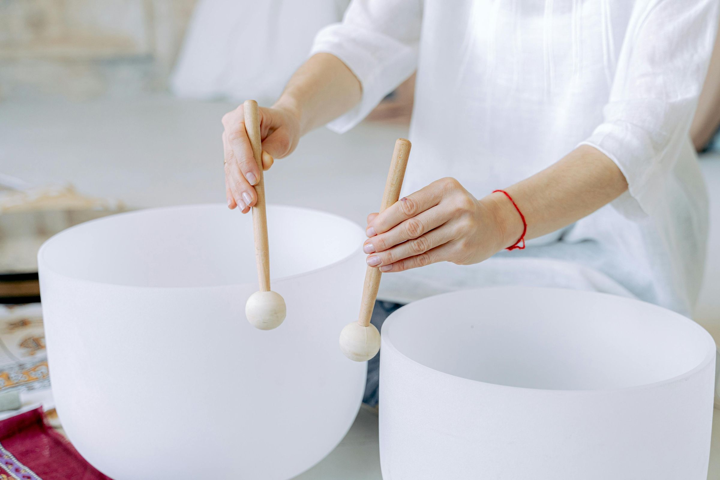 A sound bath uses the vibrations and harmonic frequencies from quartz sound bowls and other instruments to promote a deep state of relaxation and balance. The practice involves creating soothing sounds and vibrations that are believed to help reduce stress, anxiety, and improve mental clarity.