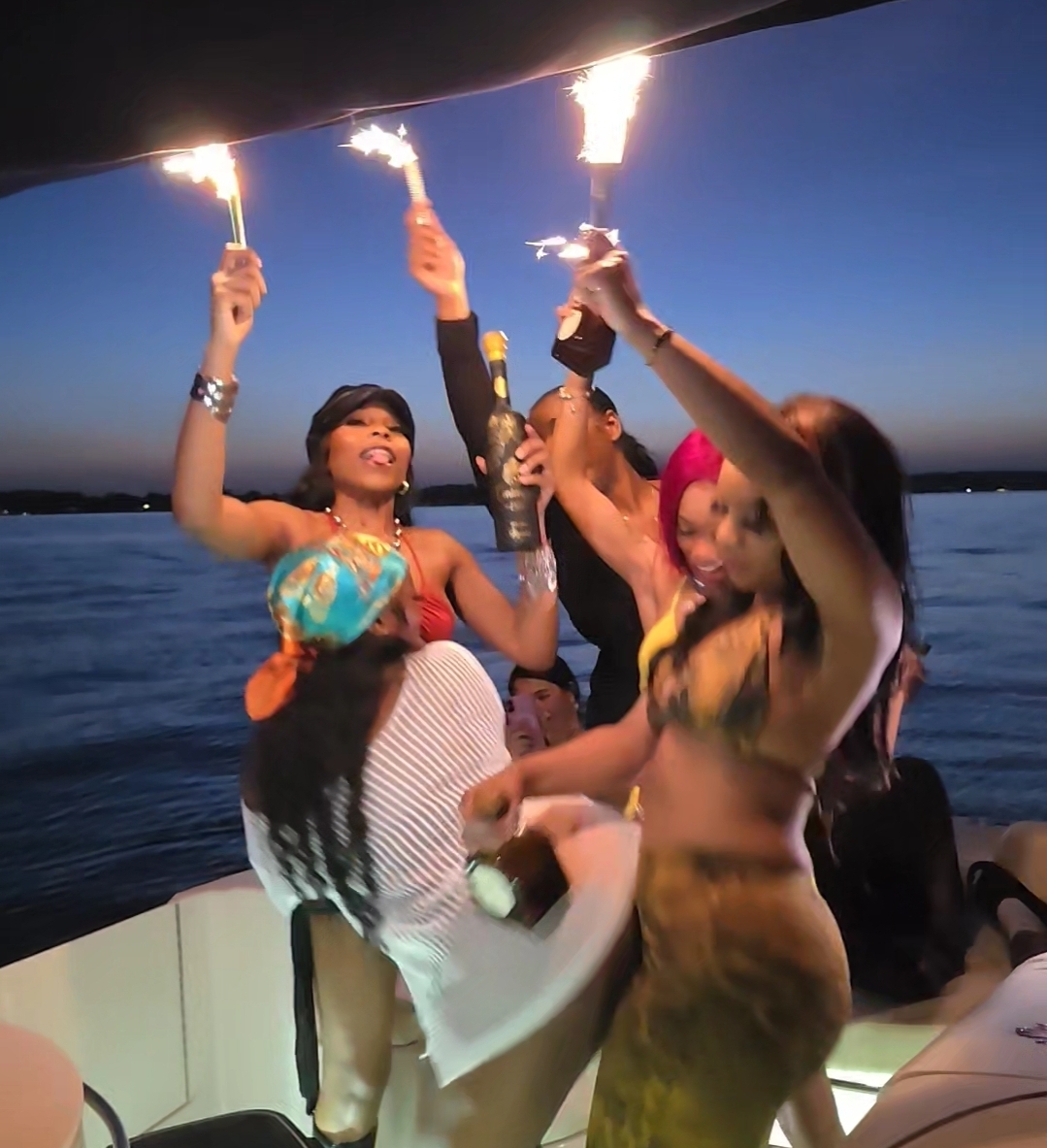 The Nauti Yachti's image