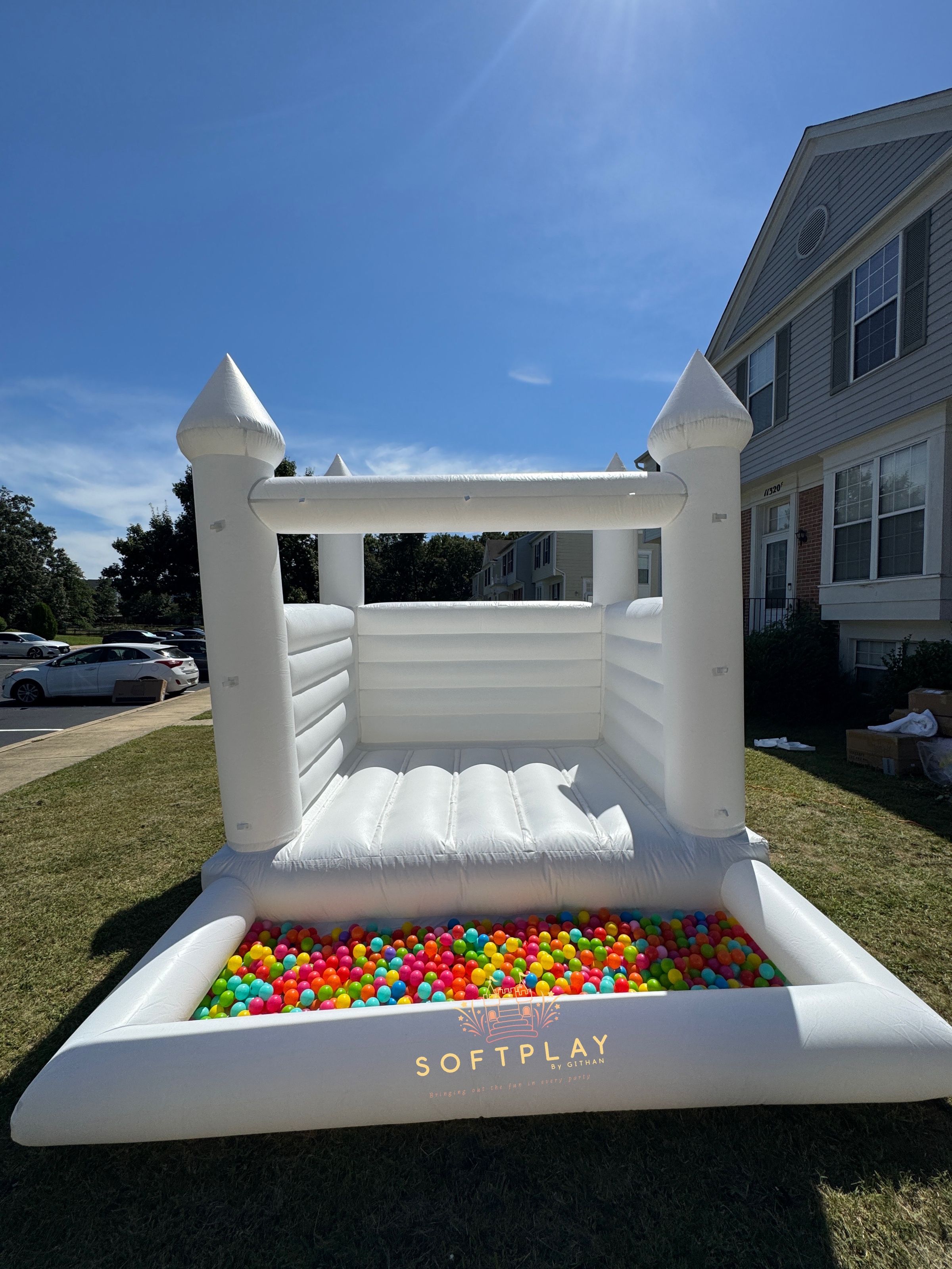 10x10 Bounce house with ball pit
