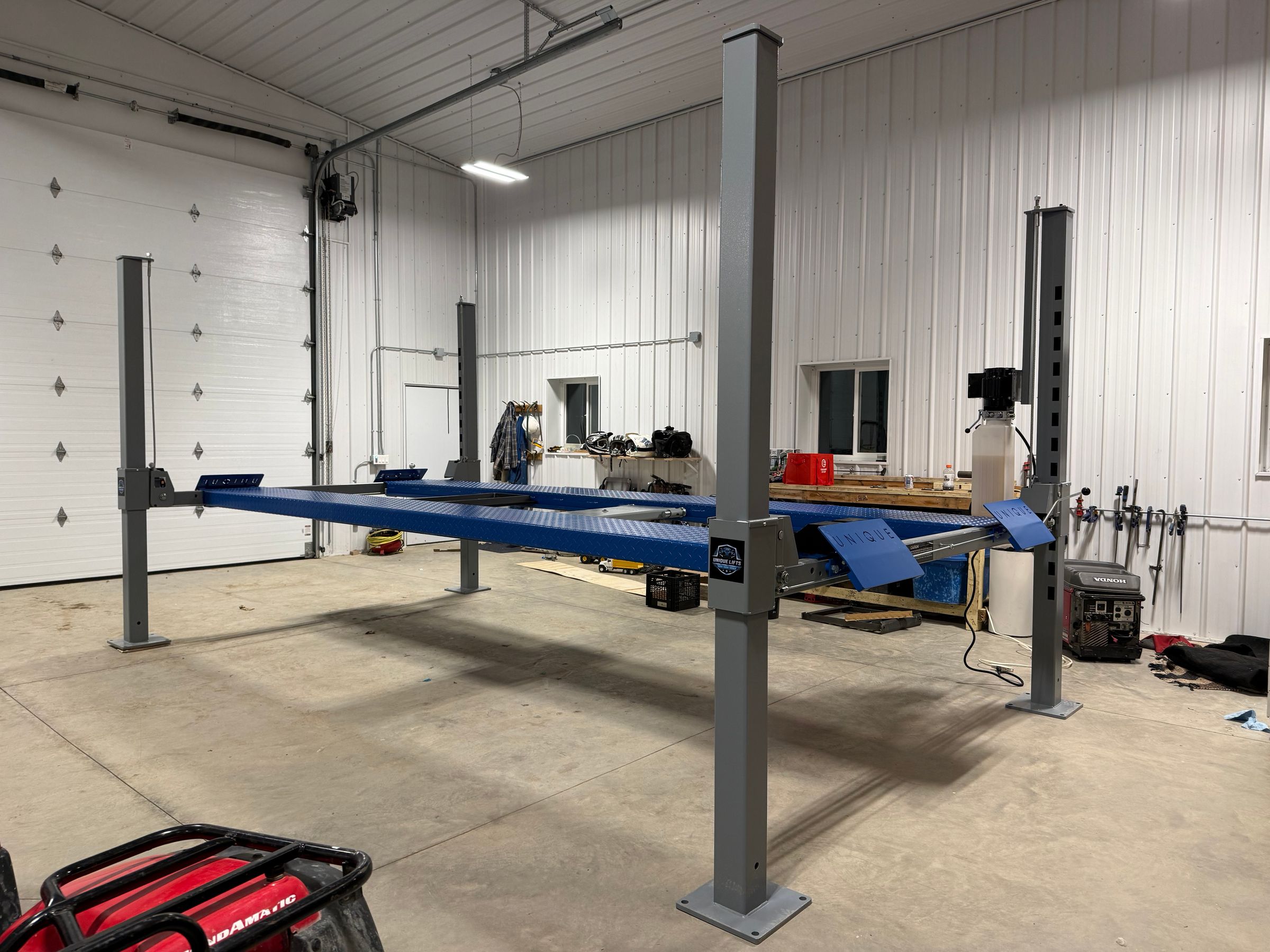 Unique lifts's image