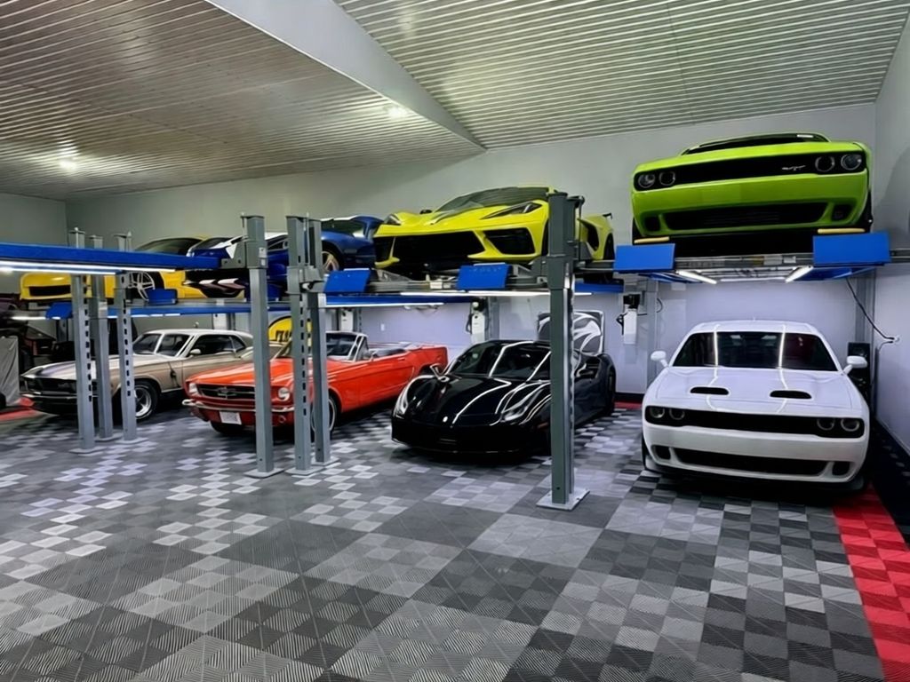 Unique lifts's image