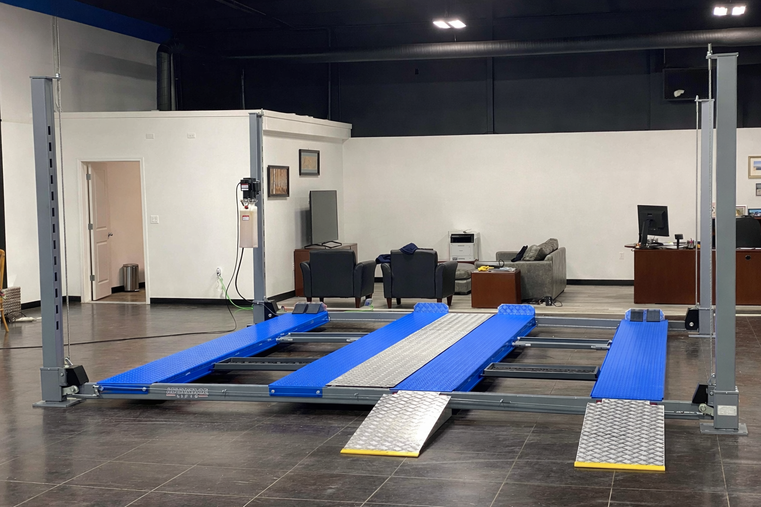 Unique lifts's image