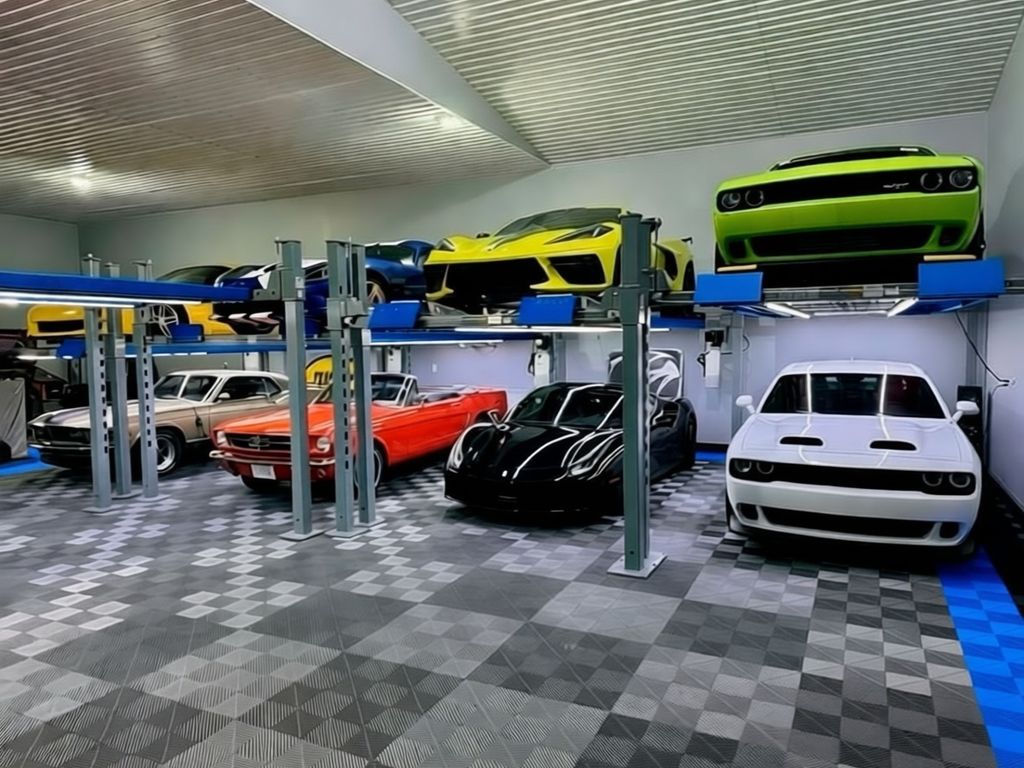 Unique lifts's image