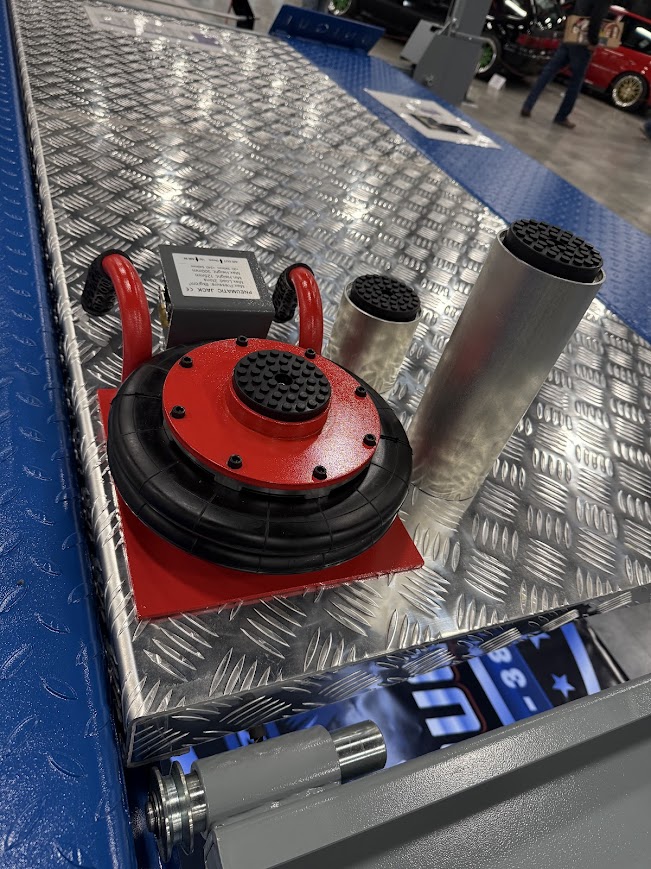 Unique lifts's image