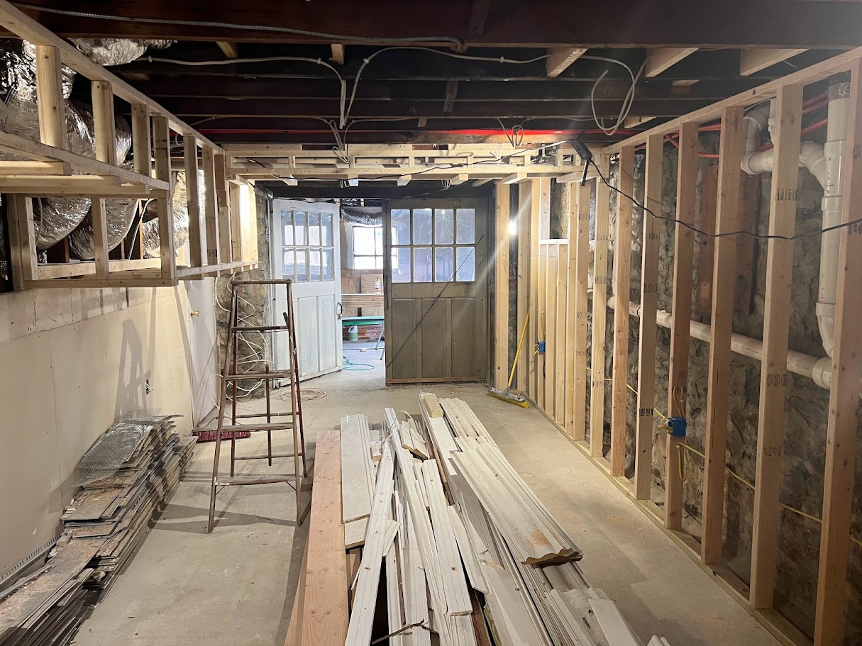 Basement Finish with Soffitting