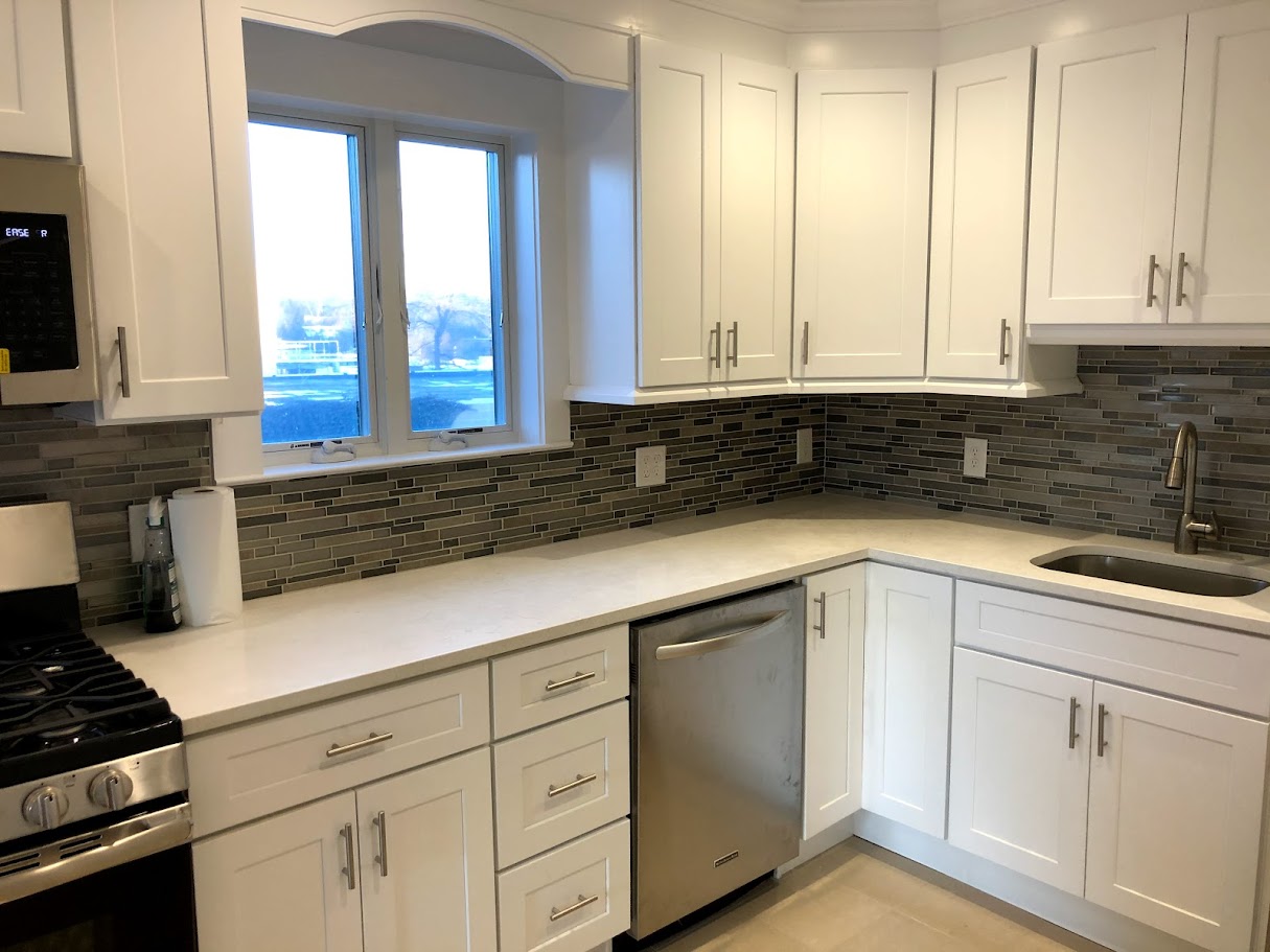 Shaker Kitchen, Mixed Glass Backsplash, Stainless Appliances and Crema Polished Floor