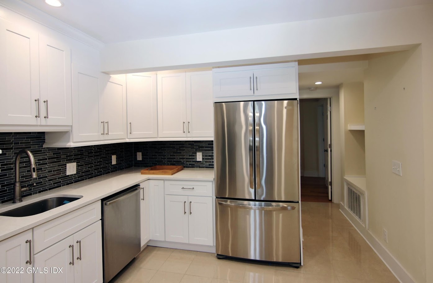 Shaker Kitchen, Mixed Glass Backsplash, Stainless Appliances and Crema Polished Floor