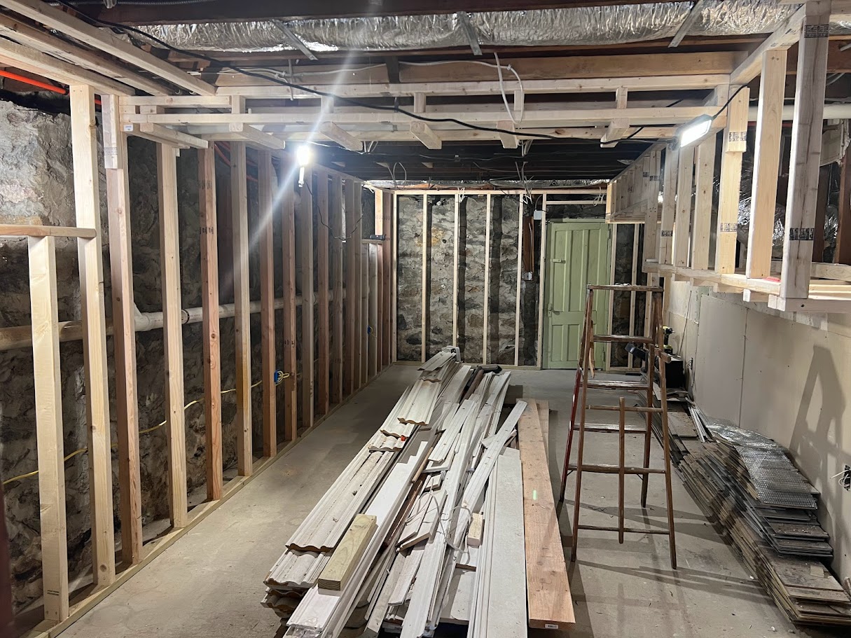 Basement Finish with Soffitting