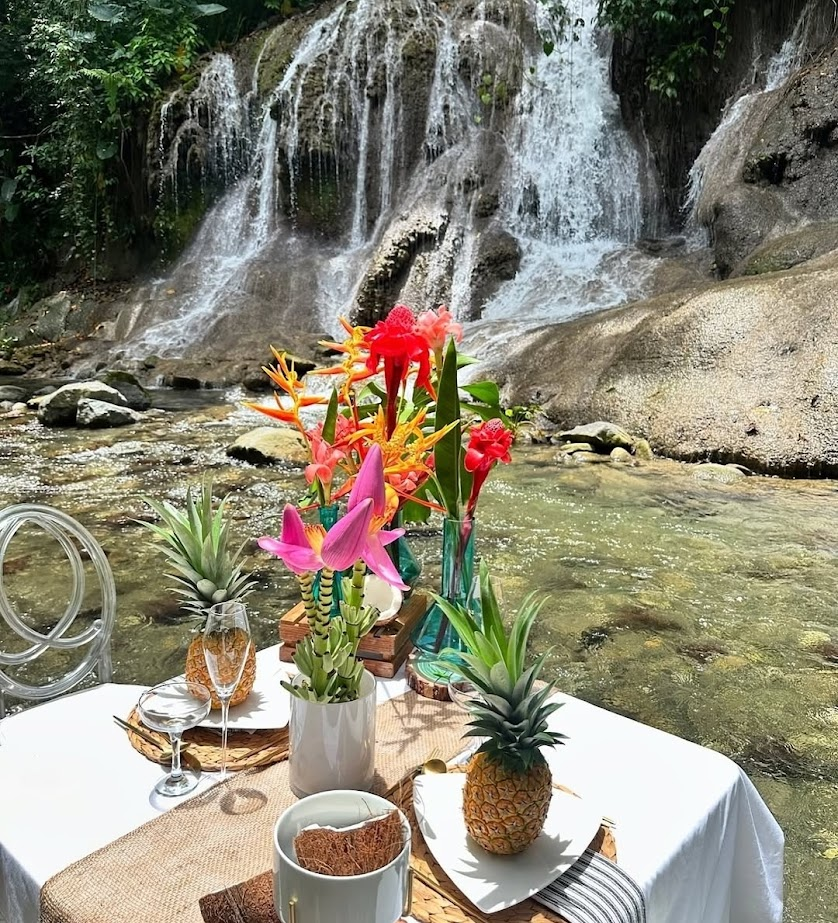 YRUSH LUXE ESCAPE LLC's image