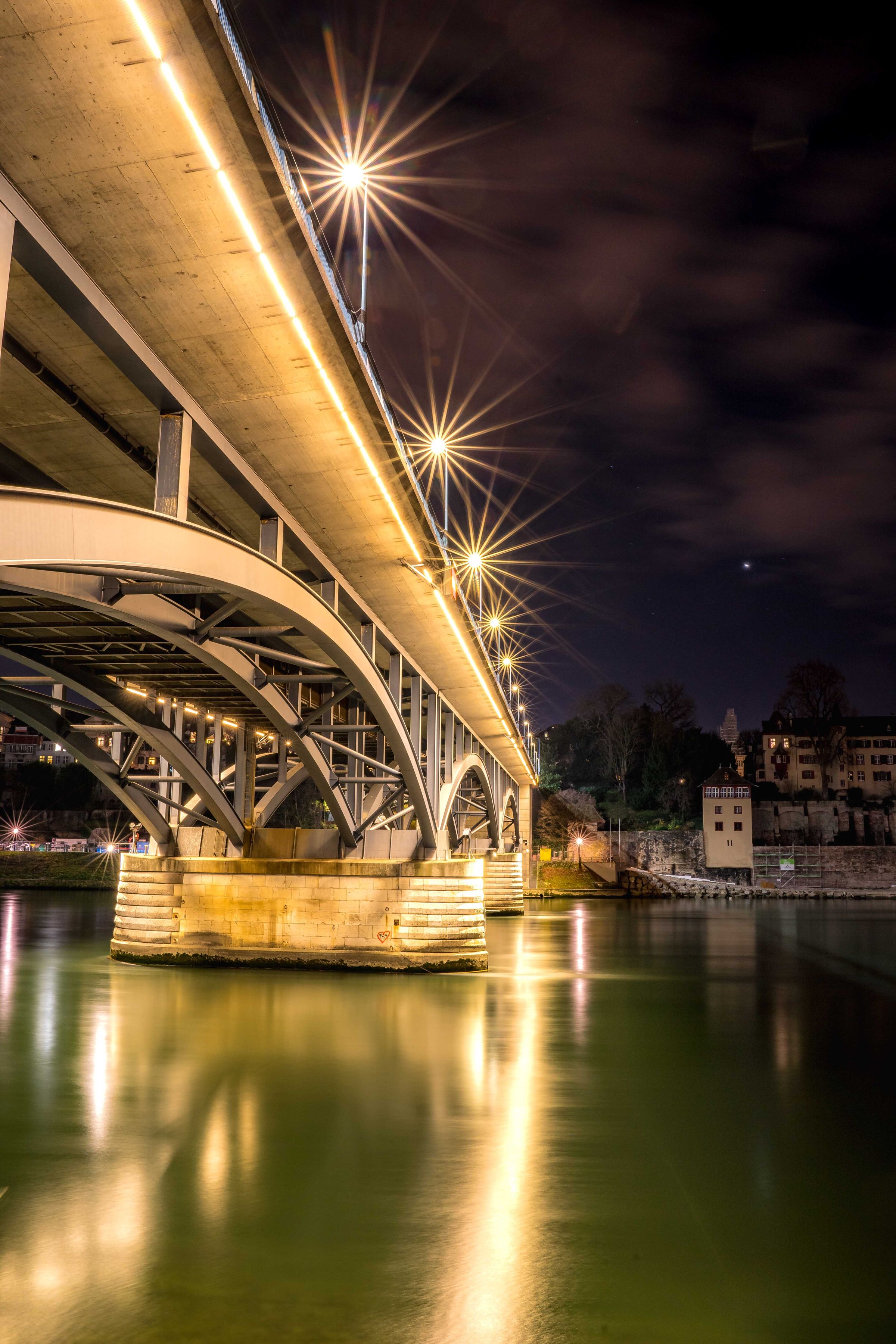 Wettsteinbrücke bei Nacht