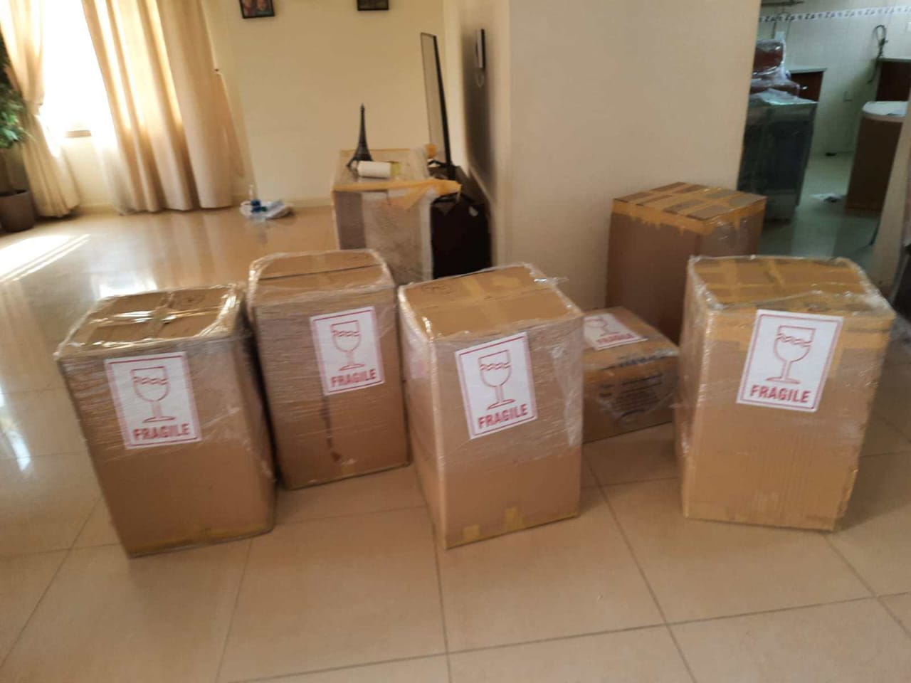 fragile items packing and labeling