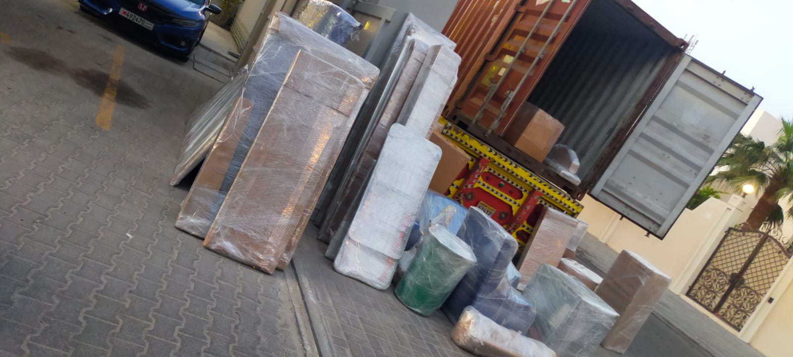 LOADING OF GOODS AND SHIPPINGF