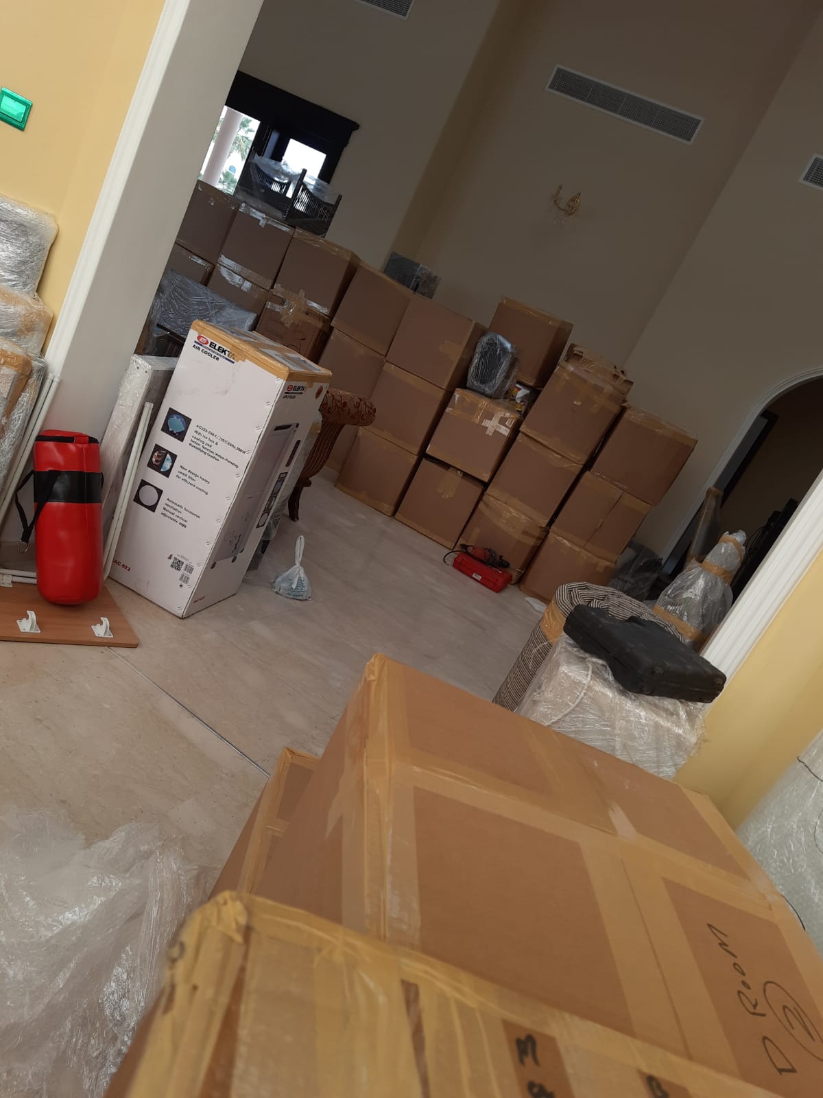 PERSONAL EFFECTS/KITCHEN ITEMS