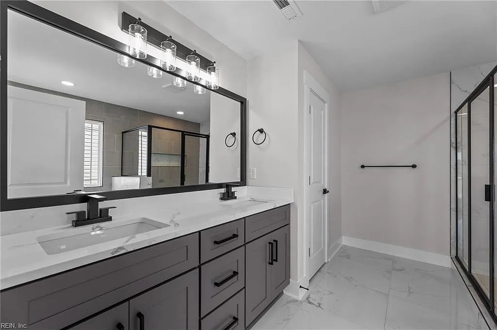A & P CUSTOM FRAME LLC's image