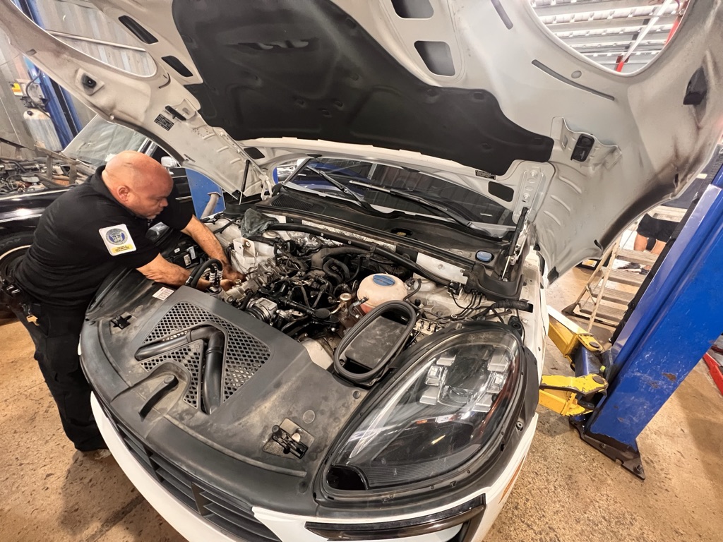 Meca Car Wash & Service Center's image