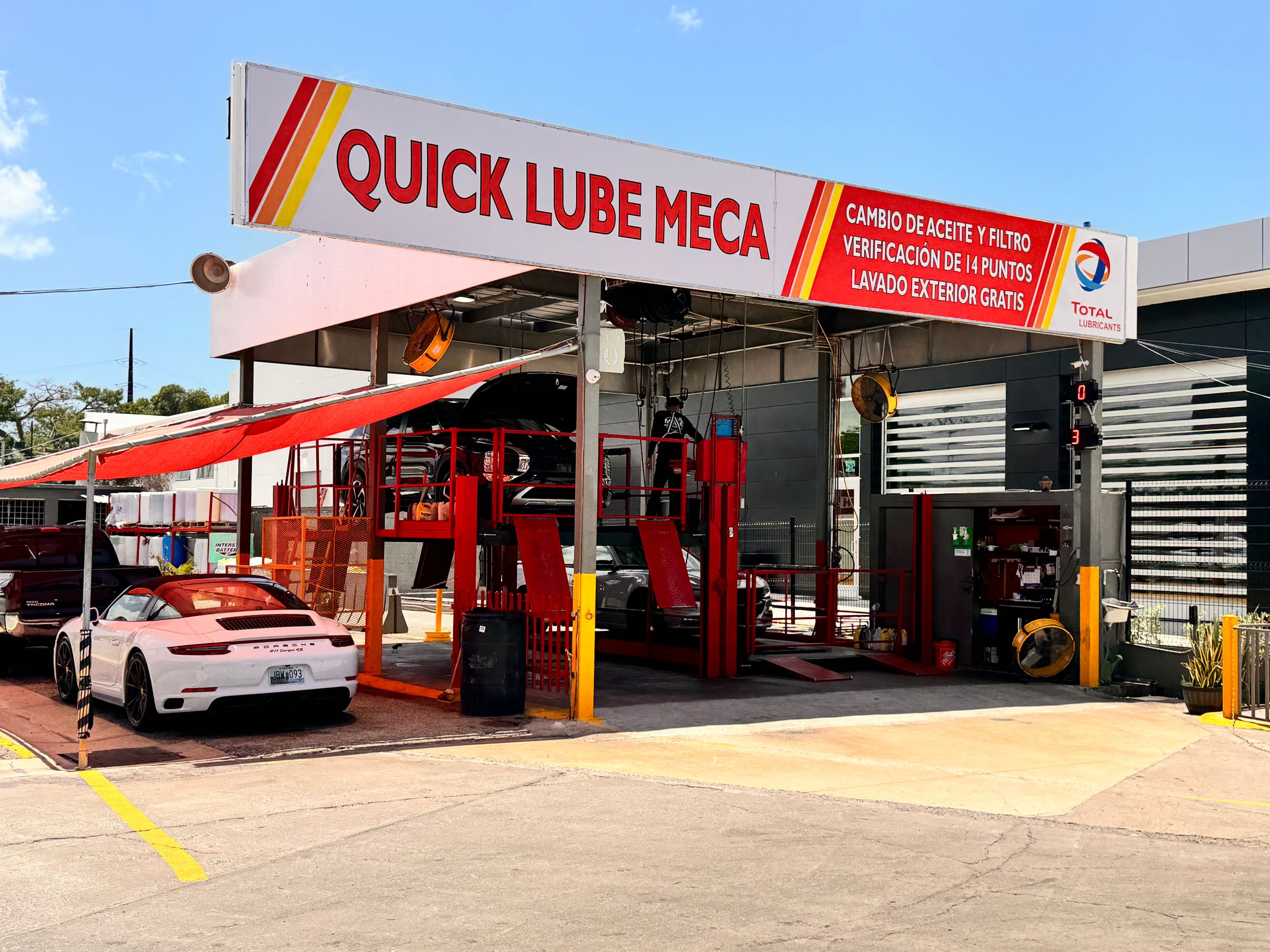 Meca Car Wash & Service Center's image