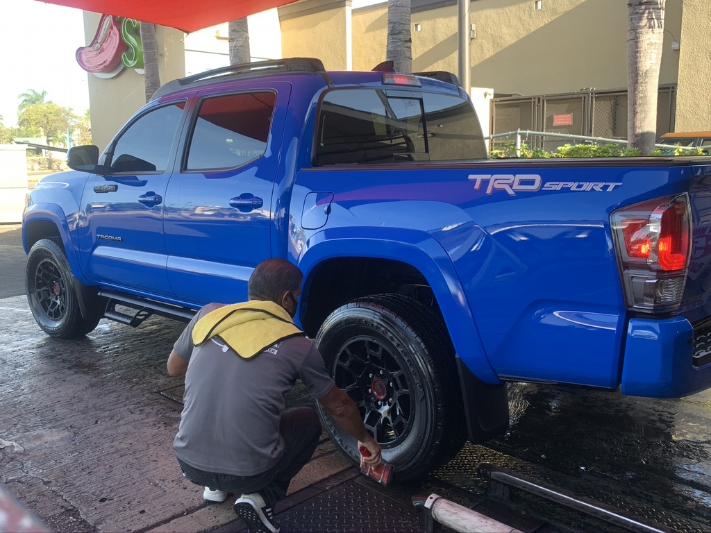 Meca Car Wash & Service Center's image