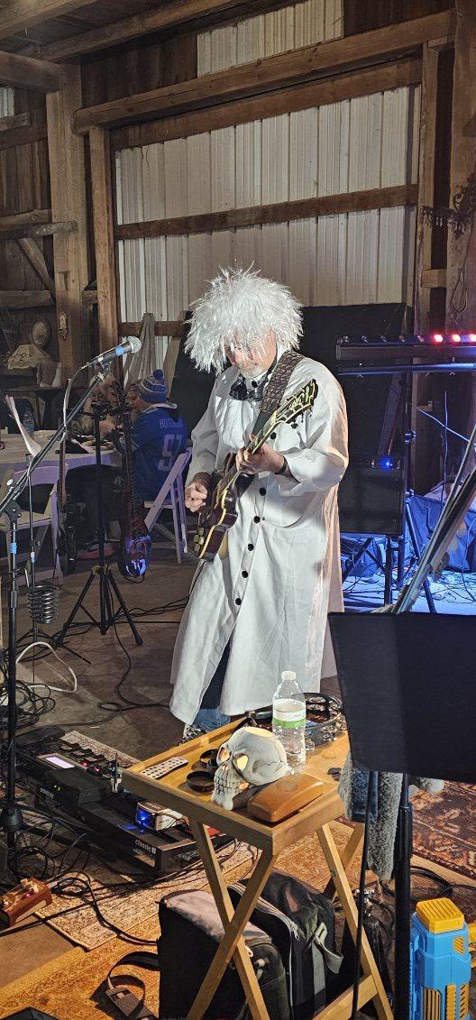 Cut' N Loose's image