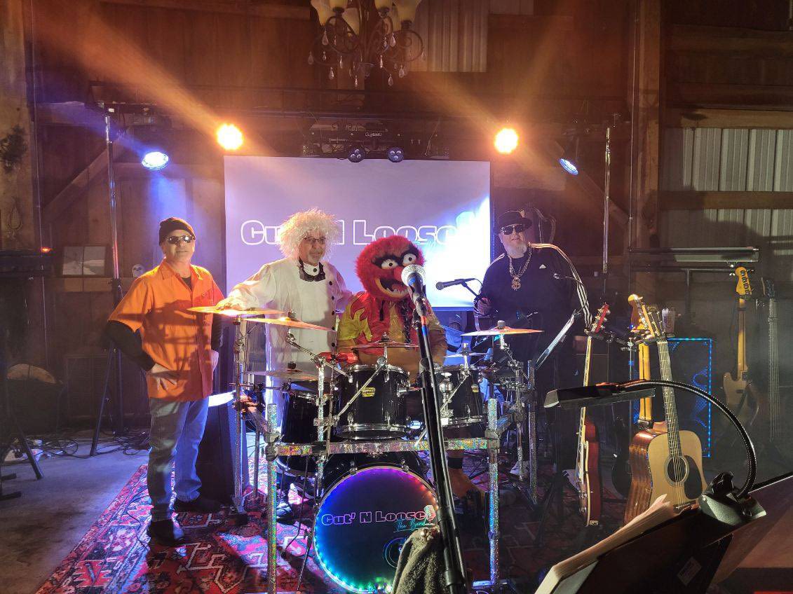 Cut' N Loose's image