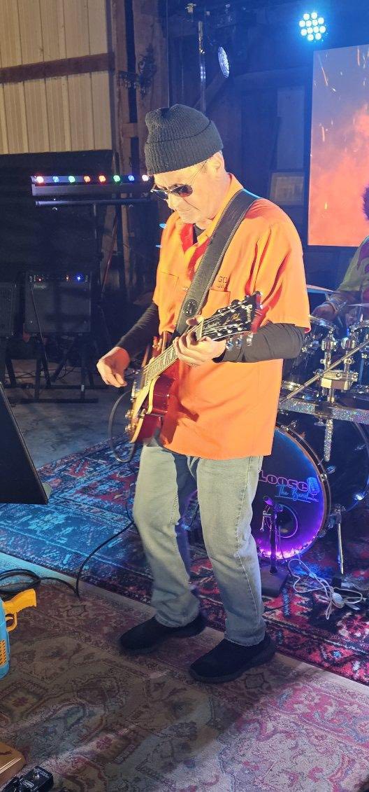 Cut' N Loose's image