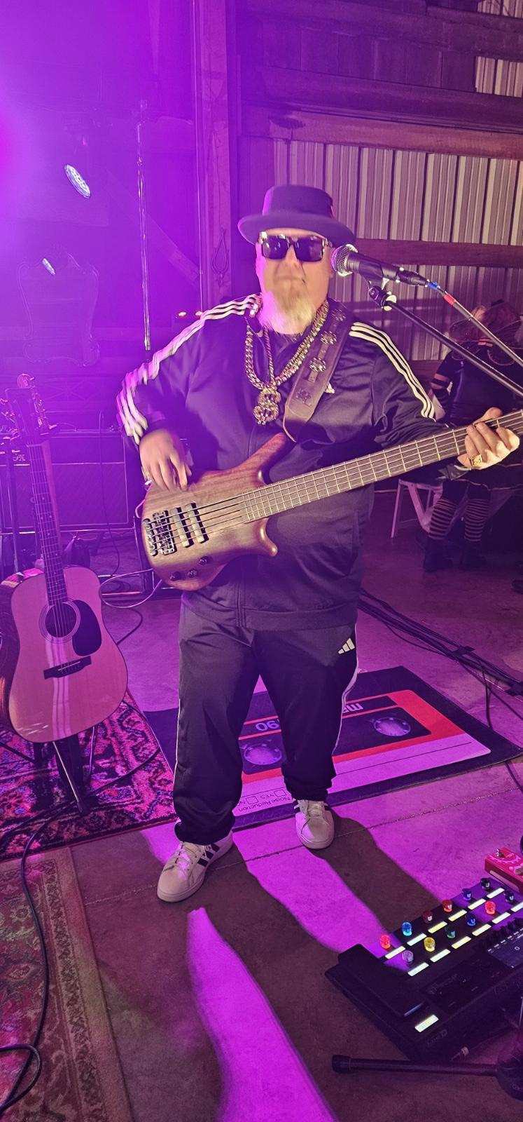 Cut' N Loose's image