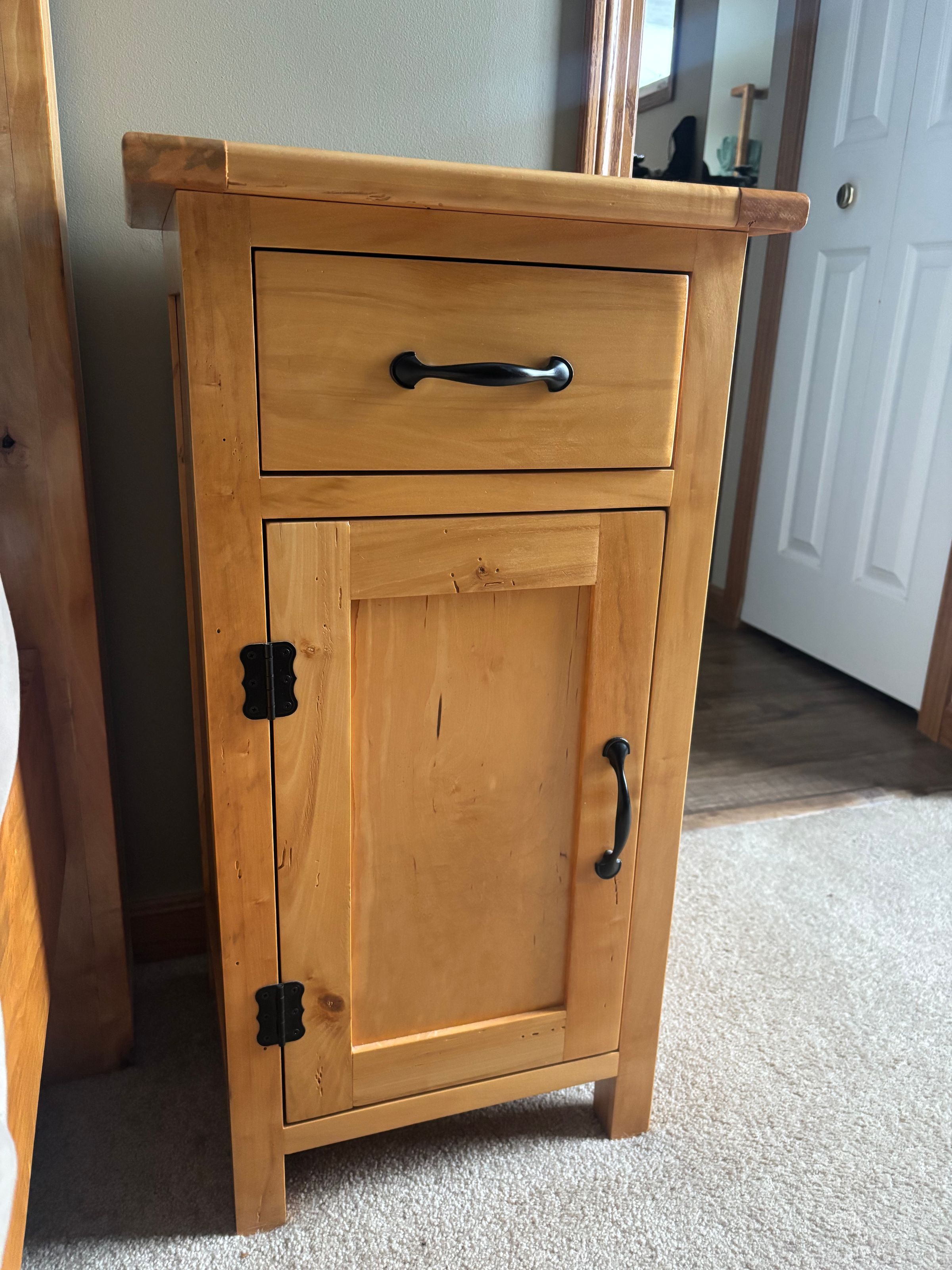 Alder night stand