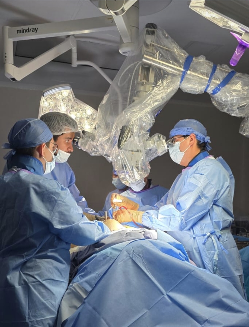 Dr Andres Esparza/ Traumatologo & Spinesurgeon's image