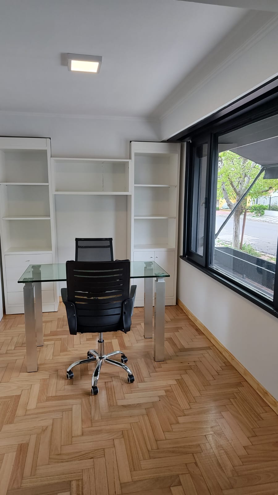 Espacios de Trabajo Modernos: Oficinas Privadas, Salas y Más's image