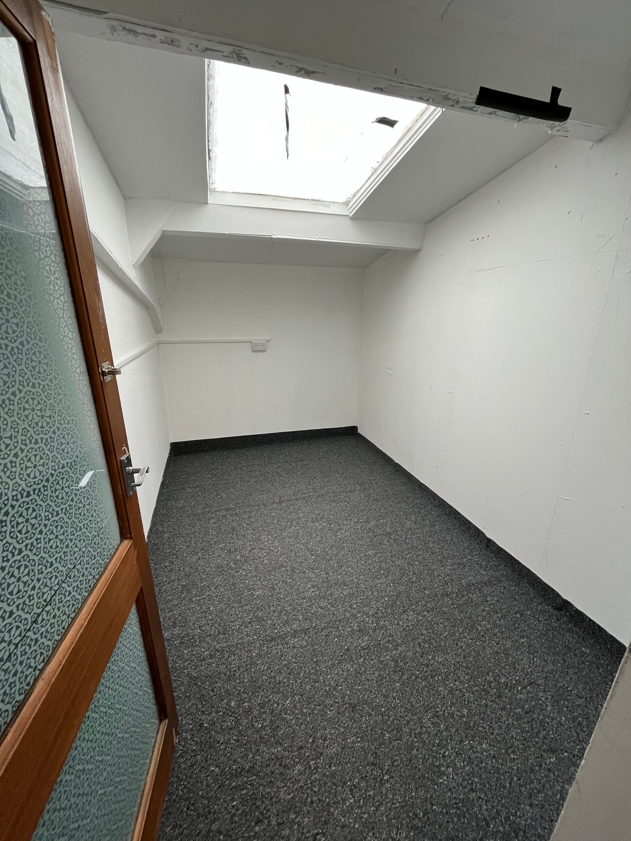 TAKEN TRUBLOFT S06 Small £350pm Brighton