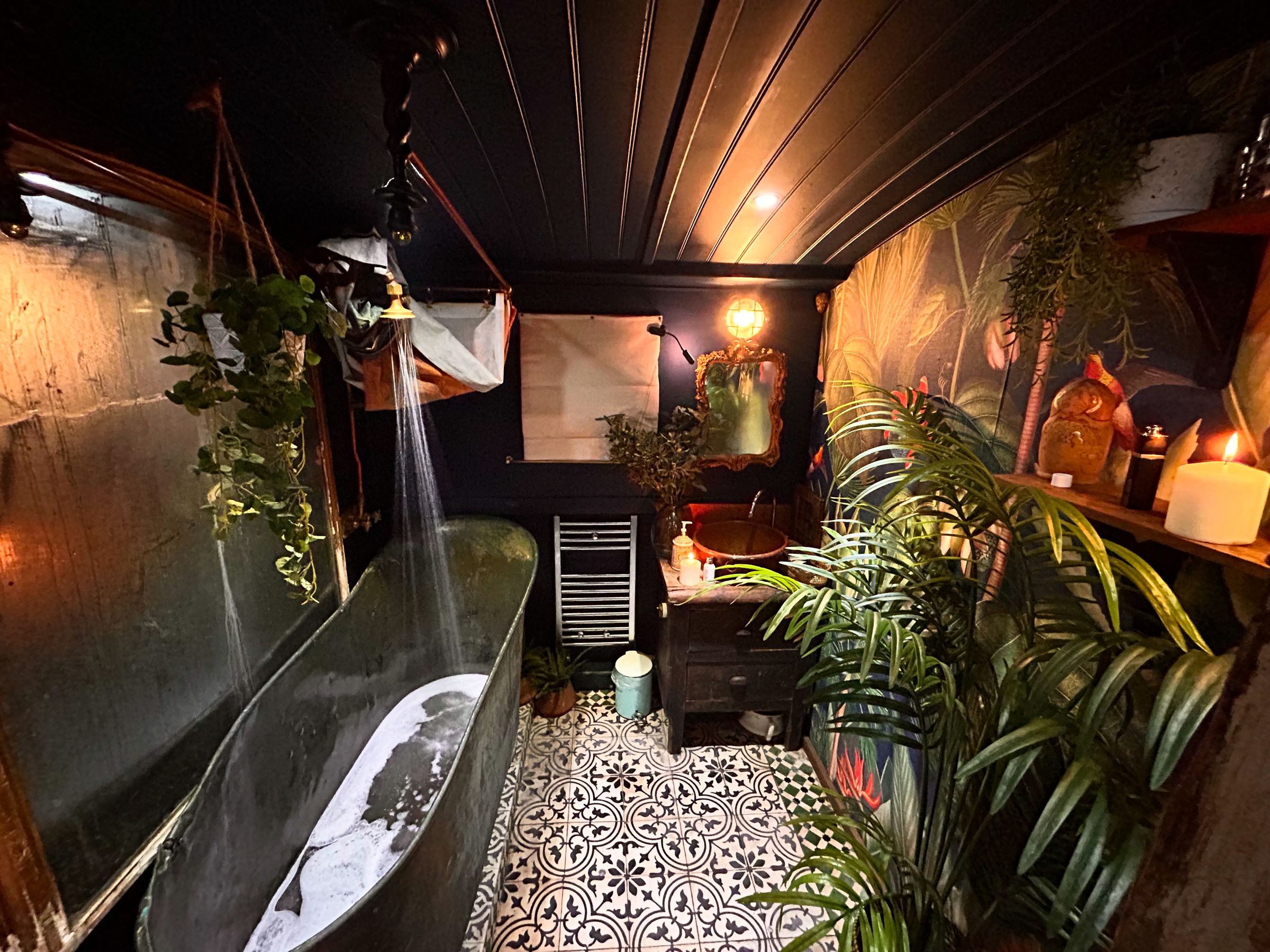 Narrow boat & wide beam Services's image