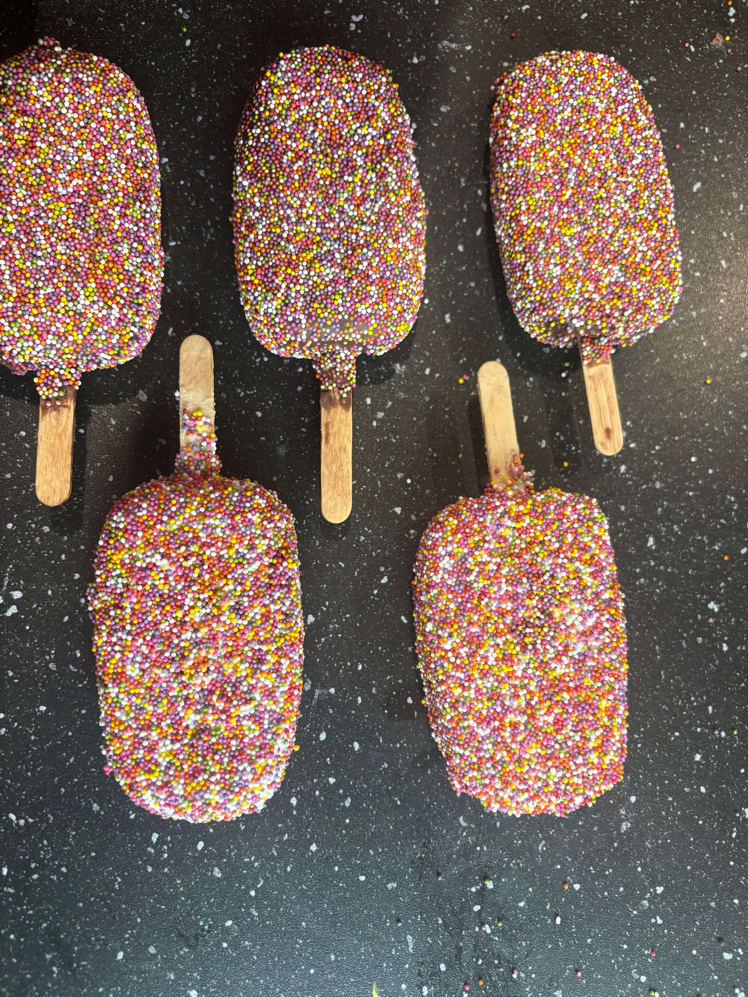 Viral dot cakesicle 