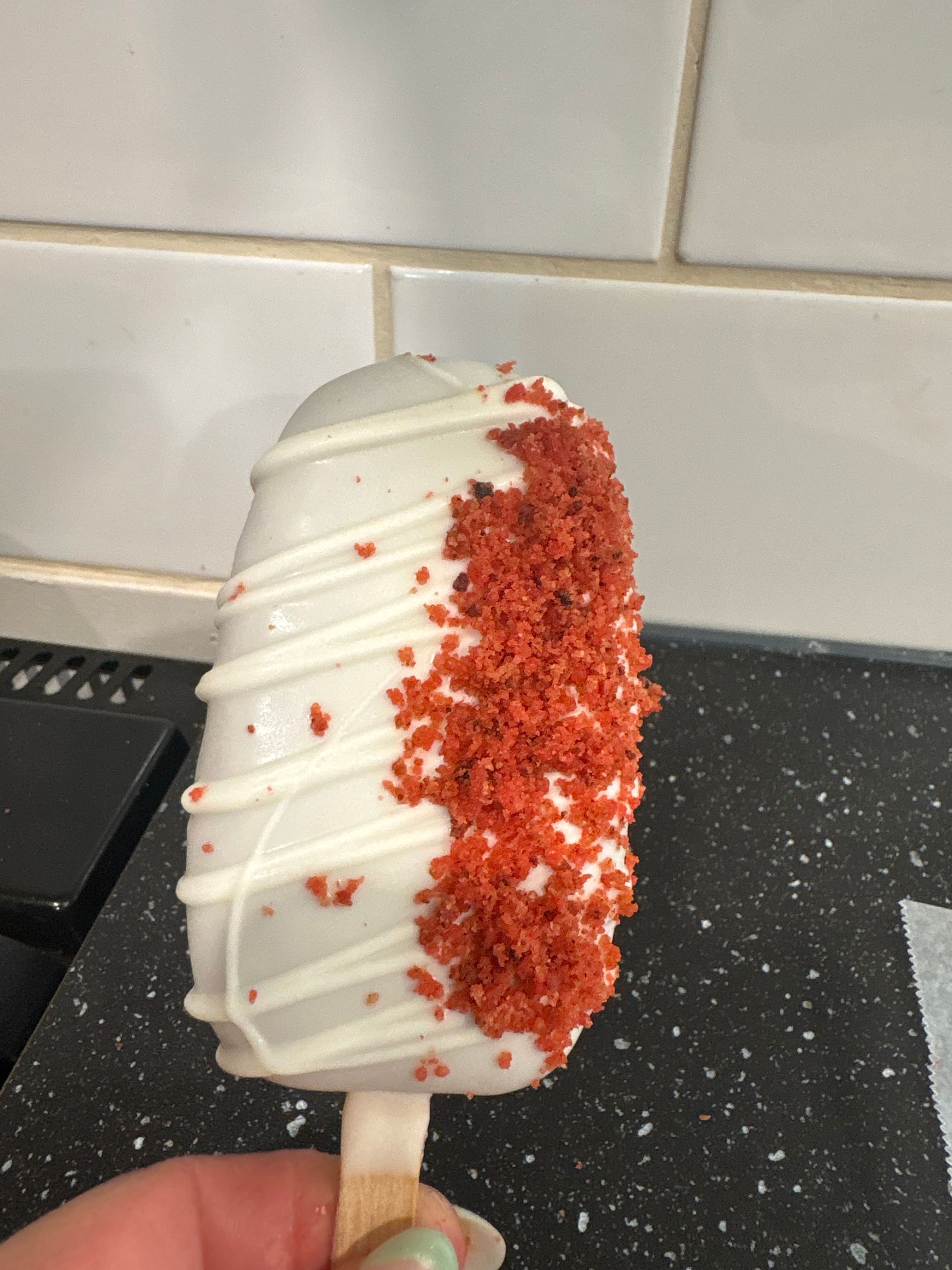 Strawberry crunch cakesicle 